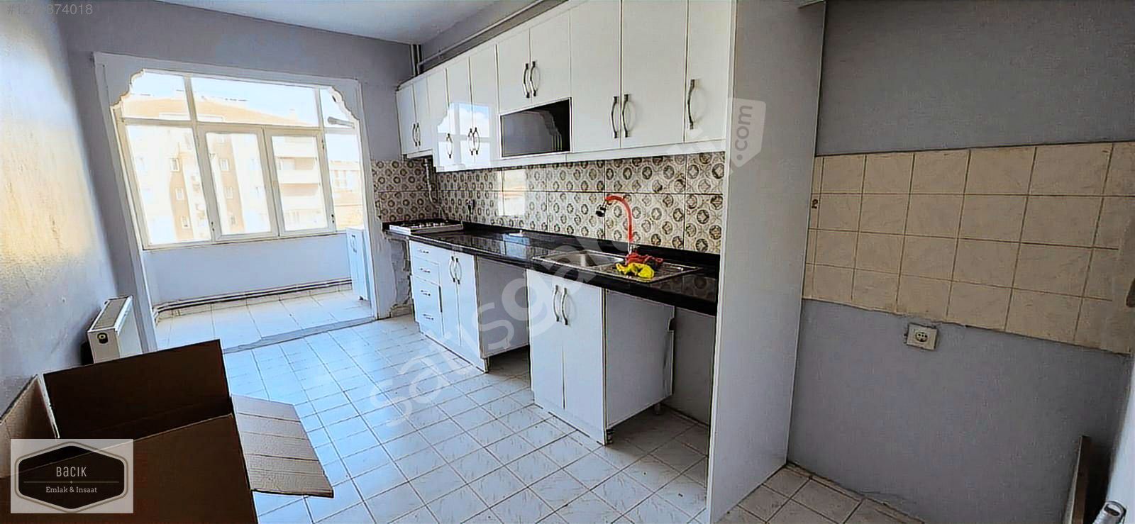 SANCAKTEPE TAM MERKEZ BELEDİYE METRO YANI 3+1 ARAKAT 140m2 BACİK