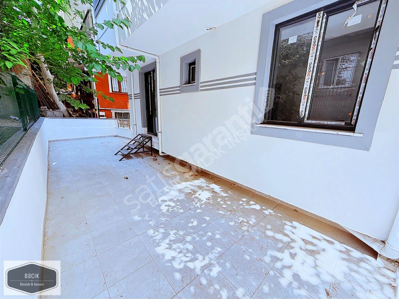 SANCAKTEPE METRO SATILIK 5+1 ÖZEL BAHÇE+İSKANLI DAİRE BACİK'ten