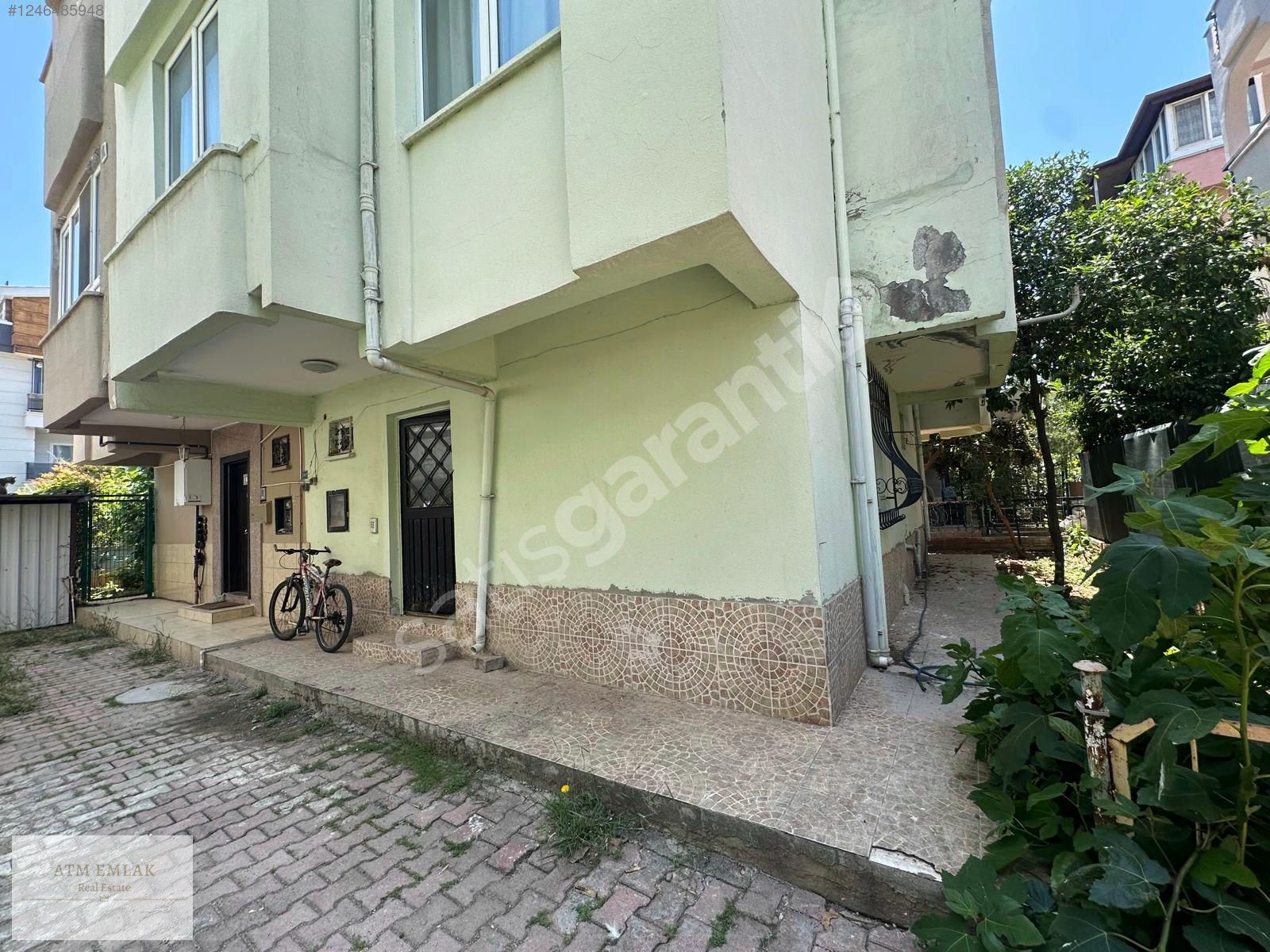 Seval Sitesinde Satılık 3 Katlı Müstakil Ev