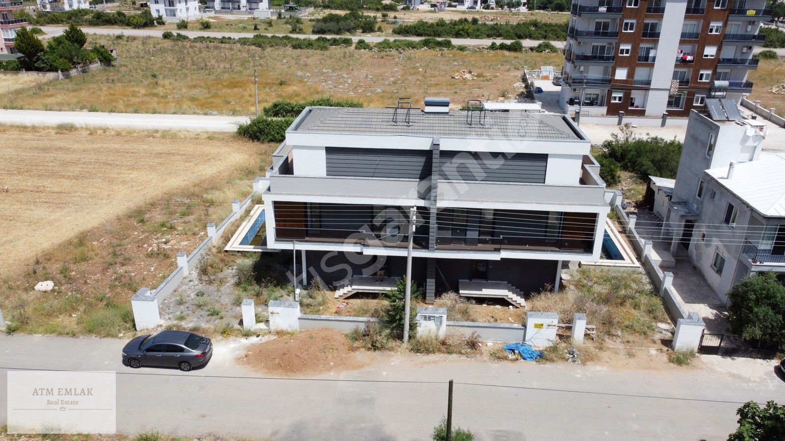 Döşemealtı Yeniköy'de 2 Katlı Müstakil Havuzlu Satılık Villa