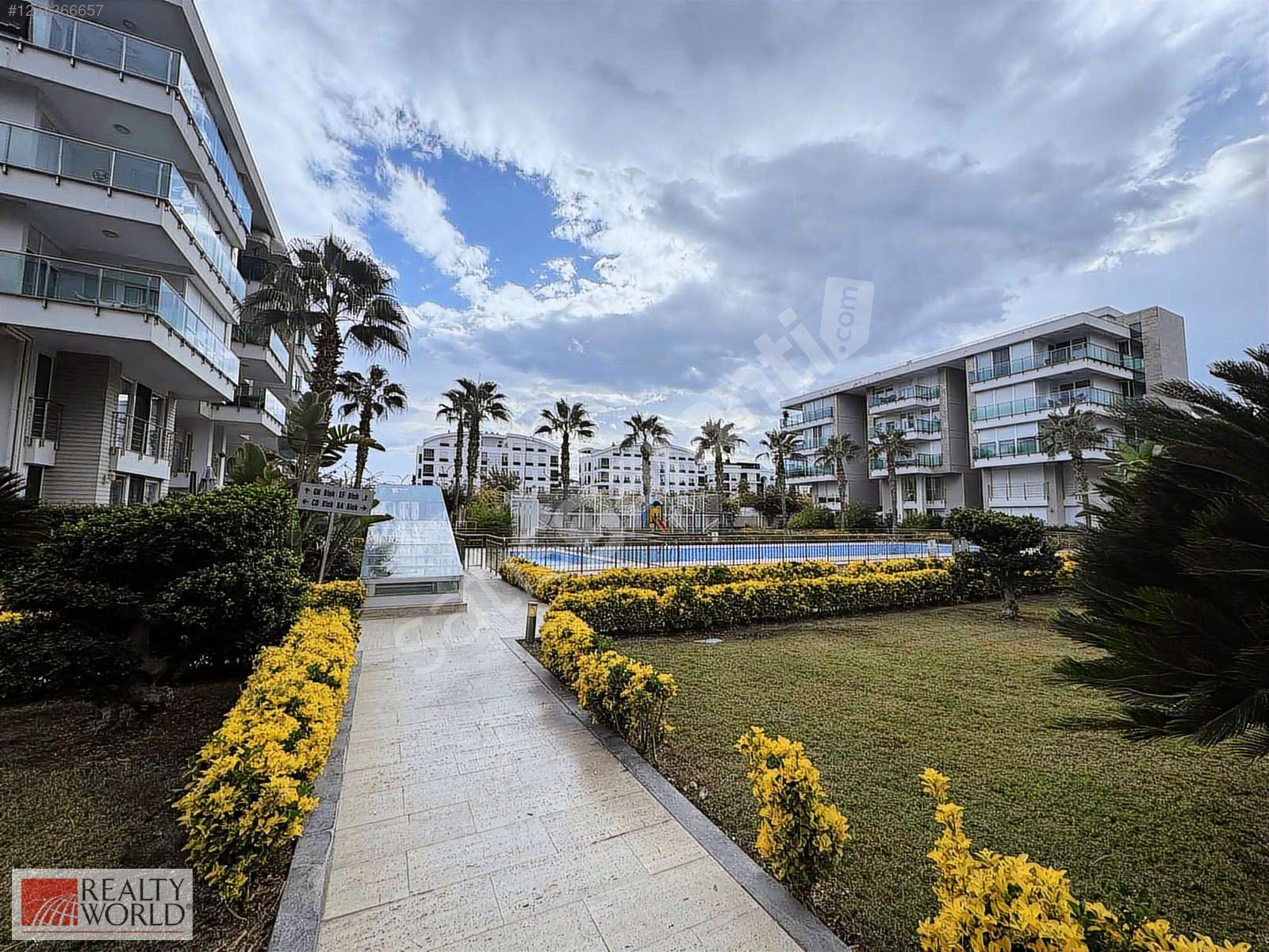 ANTALYA UNCALI KONAKLARDA PRESTİJLİ SİTE İÇİNDE KATTA 4+1 DAİRE
