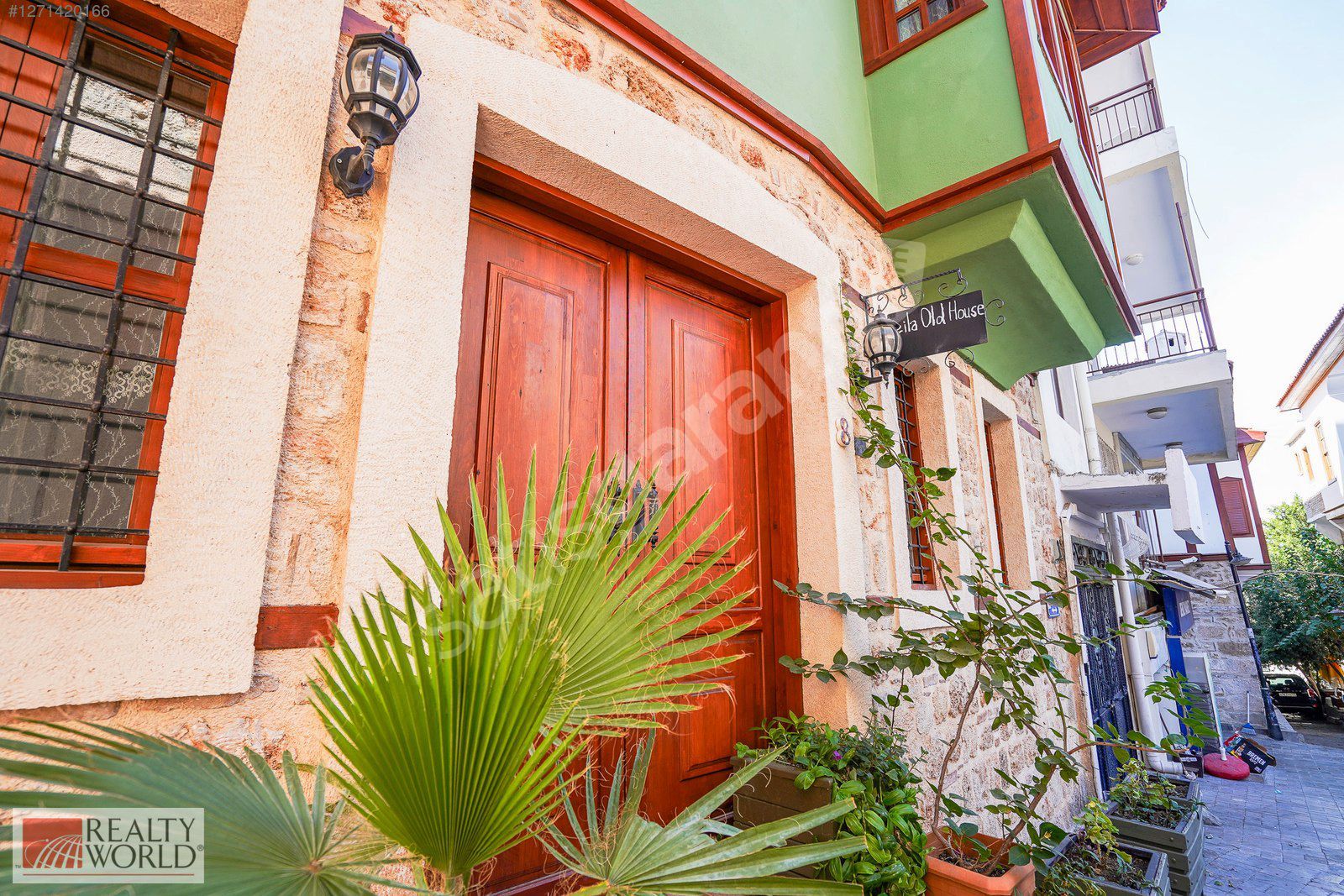 ANTALYA KALEİÇİ'NDE 3+1 SATILIK RESTORASYONLU MÜSTAKİL EV