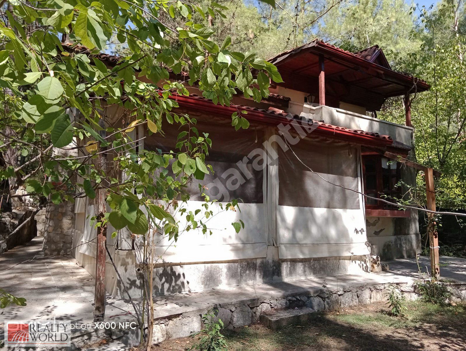 KEMER BEYCİK TE ORMAN İÇERİSİNDE EŞYALI KİRALIK VİLLA
