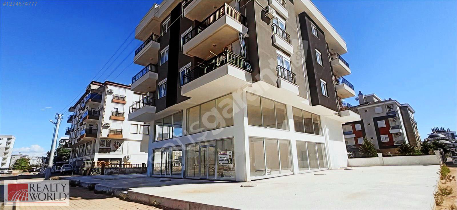 Hüsnü Karakaş'ta 237m2 kiralık dükkan