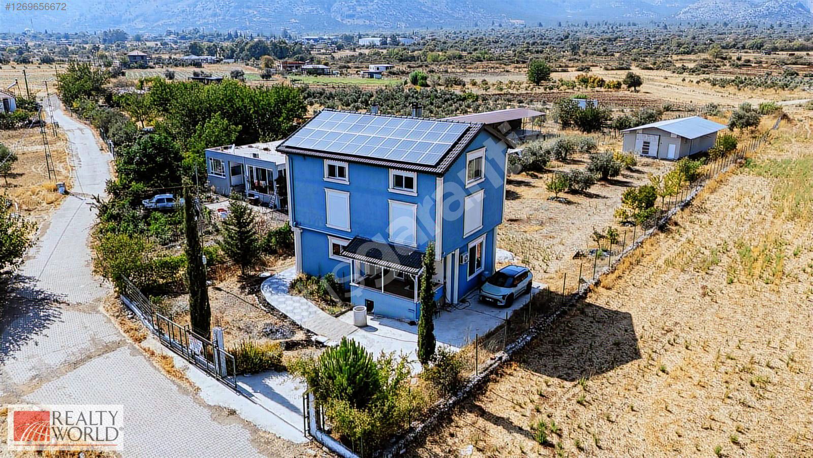 KARAVELİLERDE 1977 M2 ARAZİ İÇİNDE SATILIK TRIBLEKS VİLLA