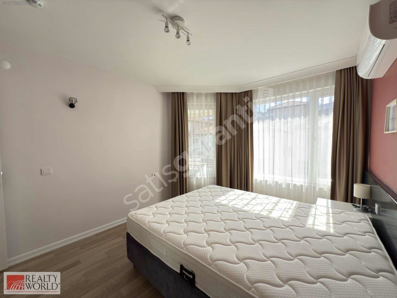KONYAALTI GÜRSUDA DENİZE SIFIR SİTE İÇİ EŞYALI 1+1 DAİRE