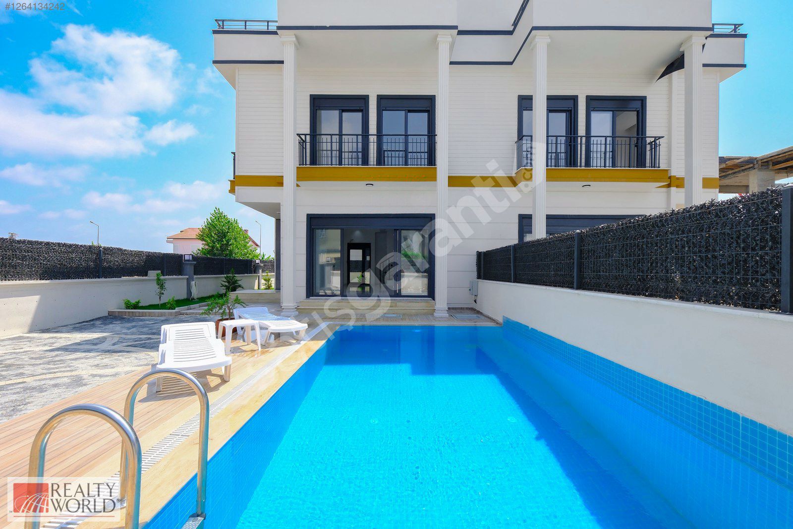 ANTALYA BELEKTE JAKUZİLİ MÜSTAKİL HAVUZLU 5+1 LÜKS SATILIK VİLLA
