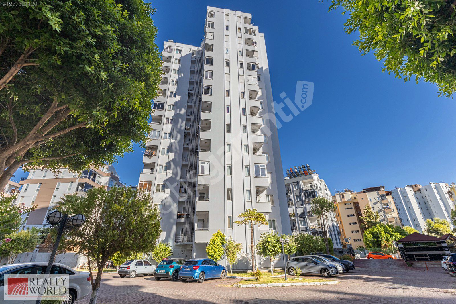 ANTALYA UNCALI'DA SİTE İÇERİSİNDE 3+1 SATILIK ARAKAT DAİRE