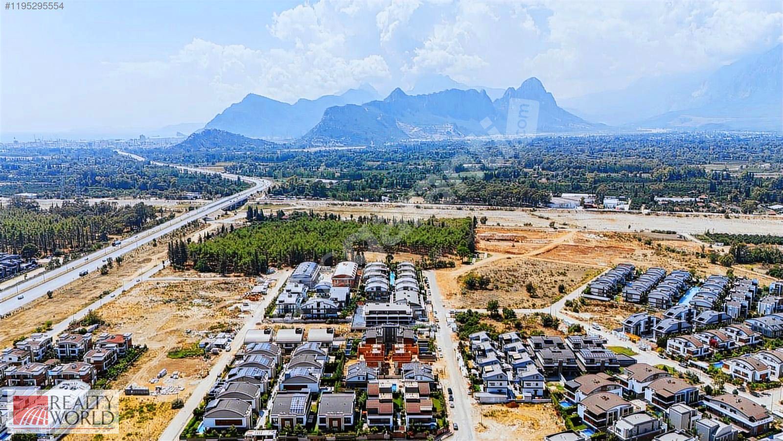 KONYAALTI MOLLA YUSUF MAHALLESİNDE 1051 M2 VİLLA ARSASI