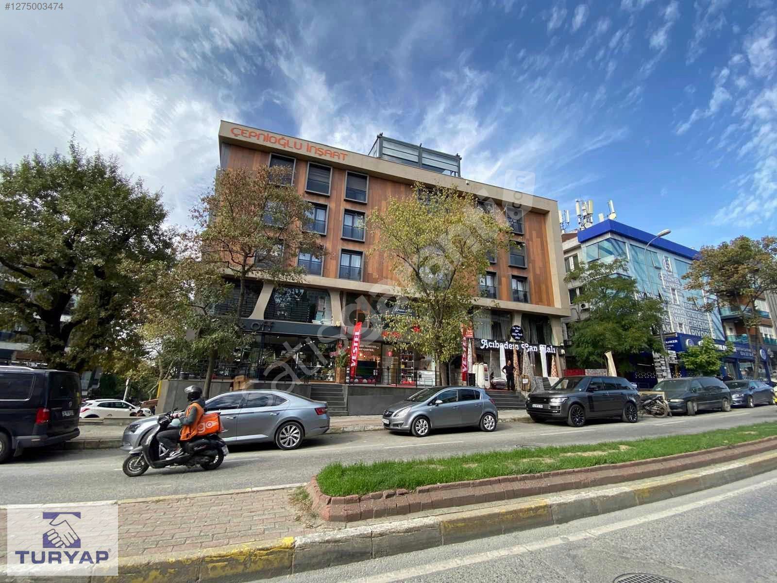 ACIBADEM CADDESİNDE ,METROBUSE 2DK MESAFEDE 105m2 3+1 ARA KAT
