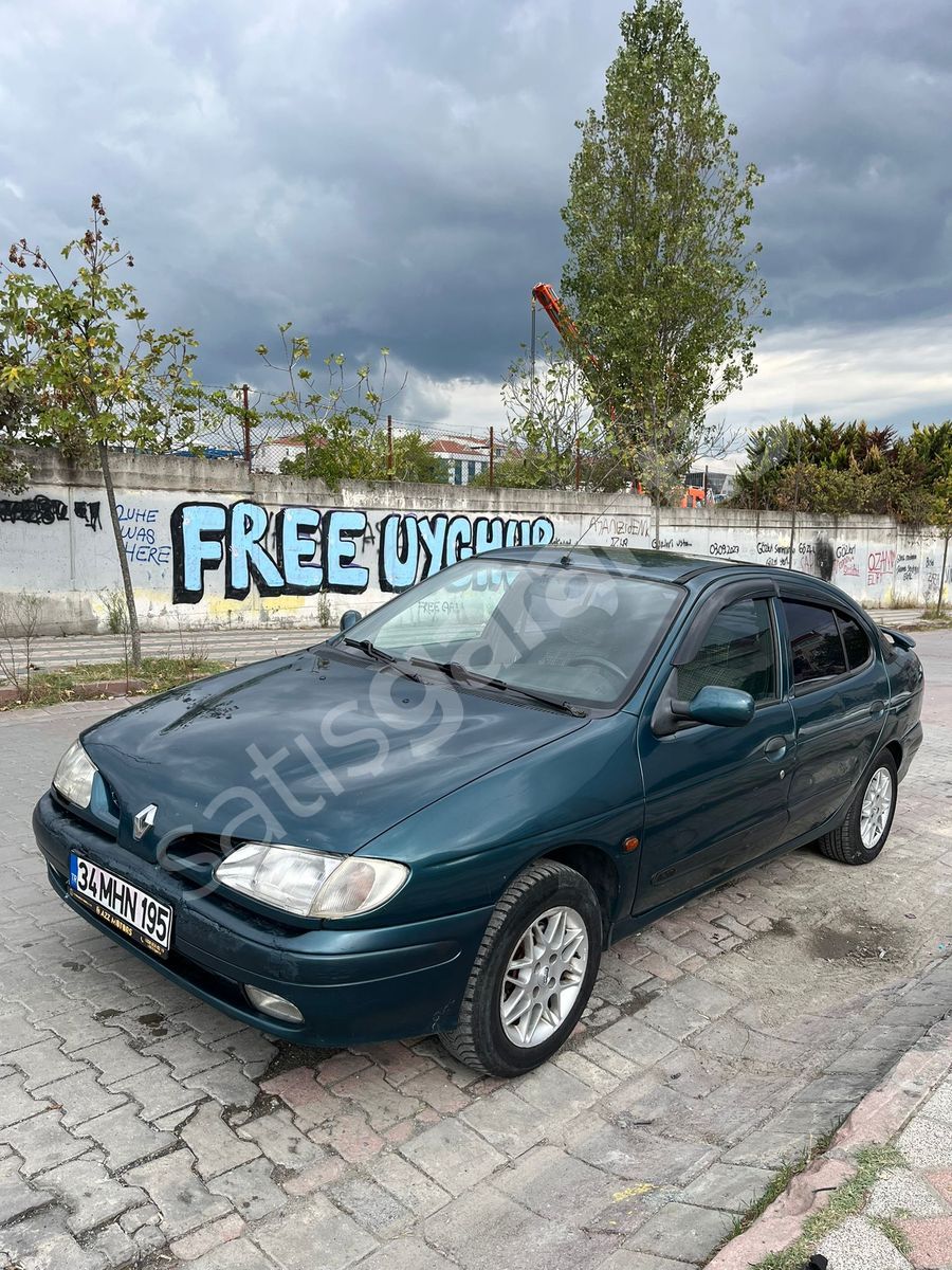 AZZ MOTORS ' DAN  TEMİZ VE BAKIMLI 1998 MODEL RENAULT MEGANE 2.0