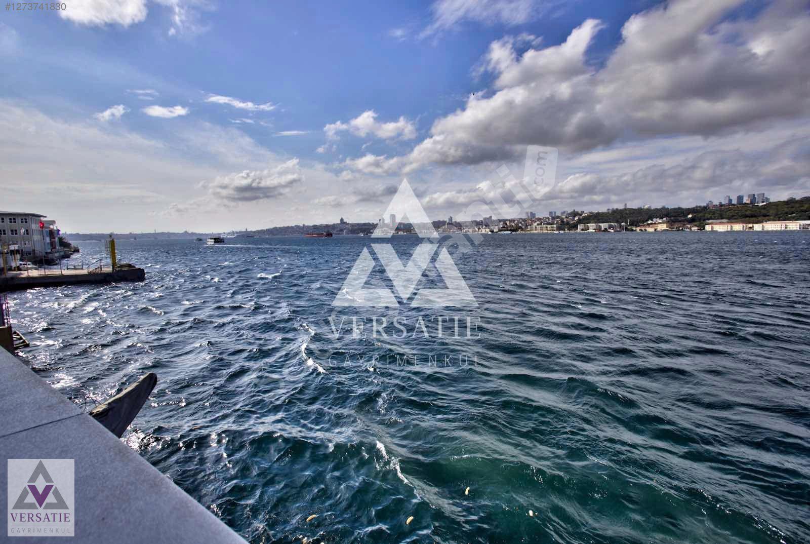Kuzguncuk'da Boğaz Manzaralı Rıhtımlı Satılık Yalı