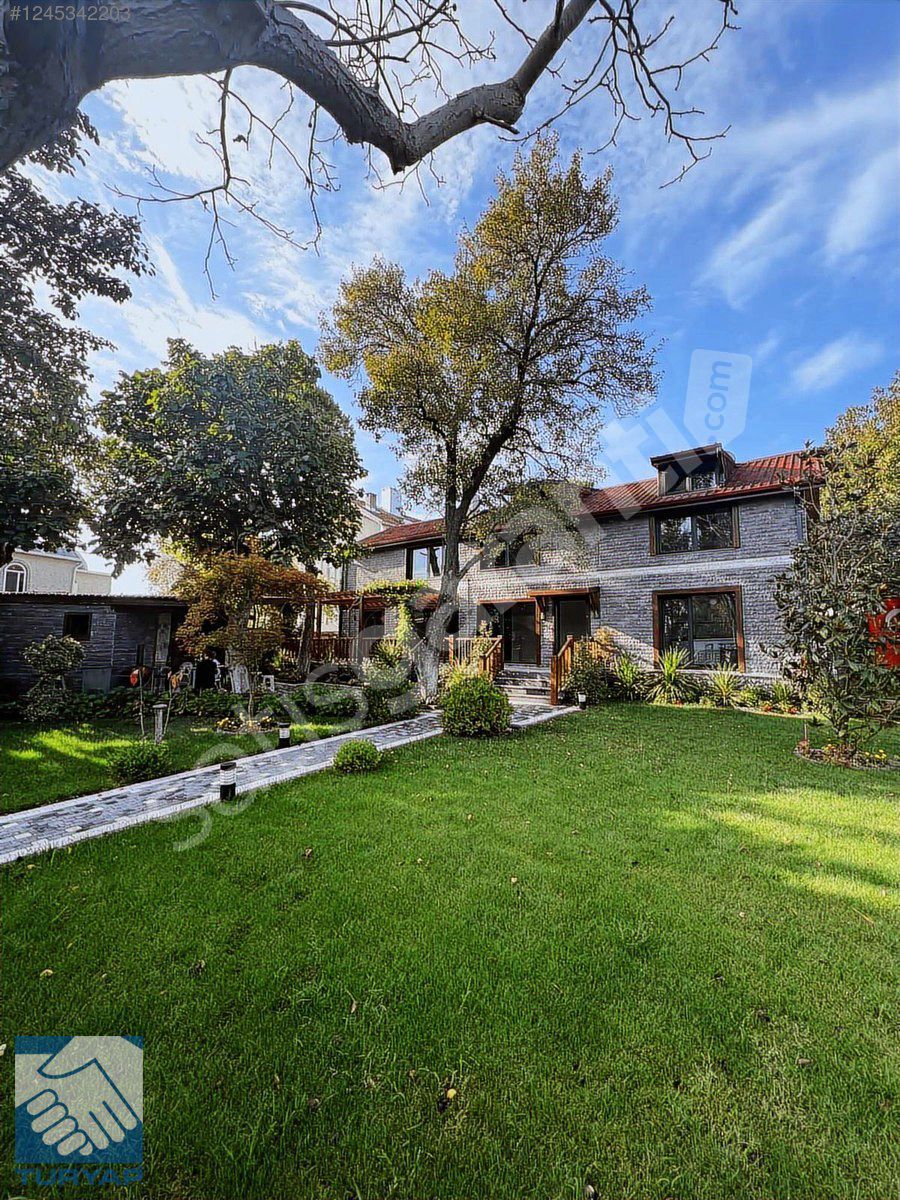 ARNAVUTKÖY DURUSU (TERKOS)TA SATILIK MUHTEŞEM BAHÇELİ VİLLA