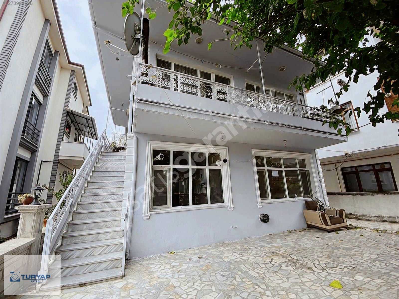 TURYAP AKYAZI'dan ÖMERCİKLER MAHALLESİNDE SATILIK MÜSTAKİL EV