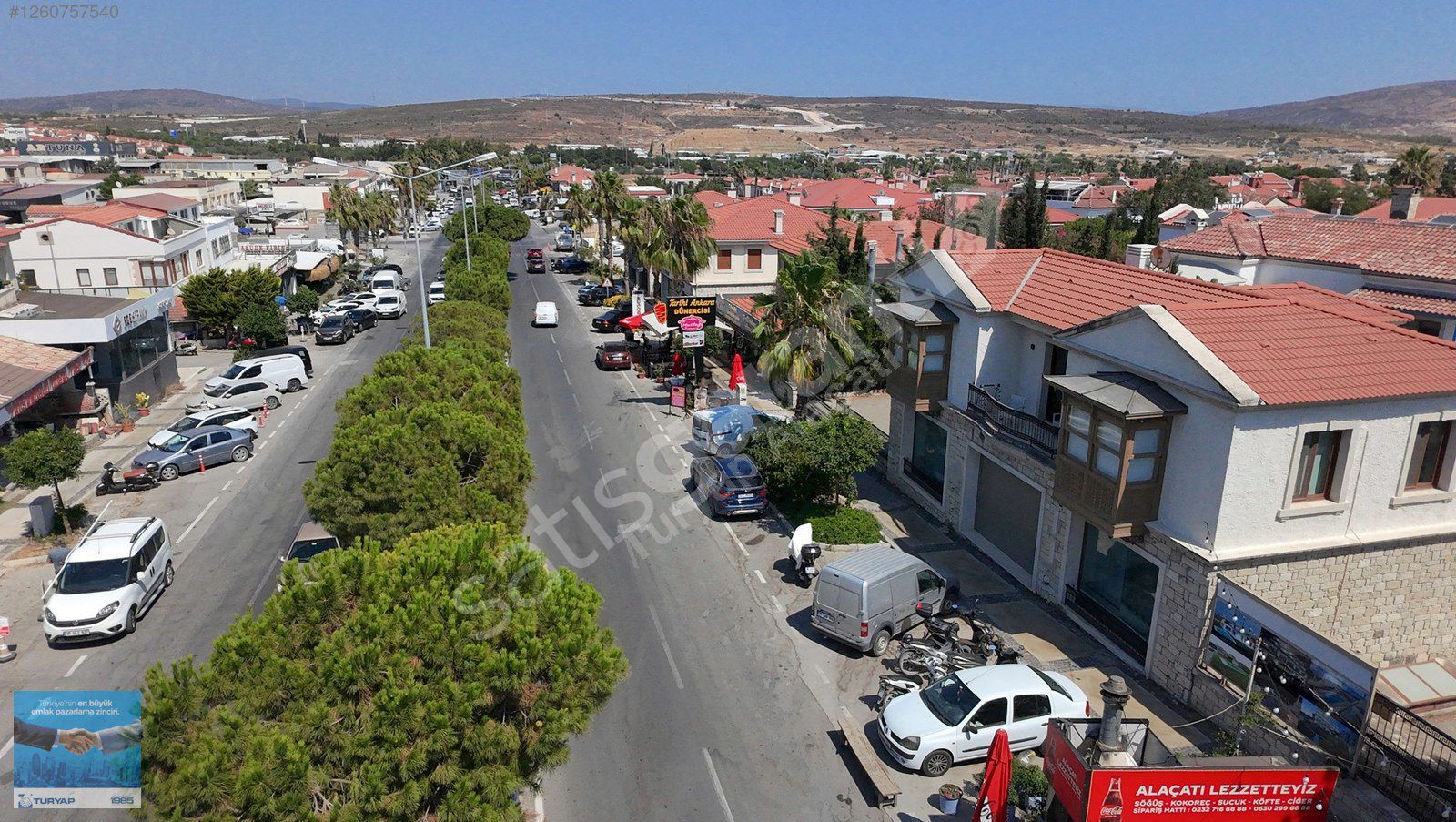 Turyap'tan Alaçatı Ana Cadde Üzeri, Geniş Cepheli, Otoparklı
