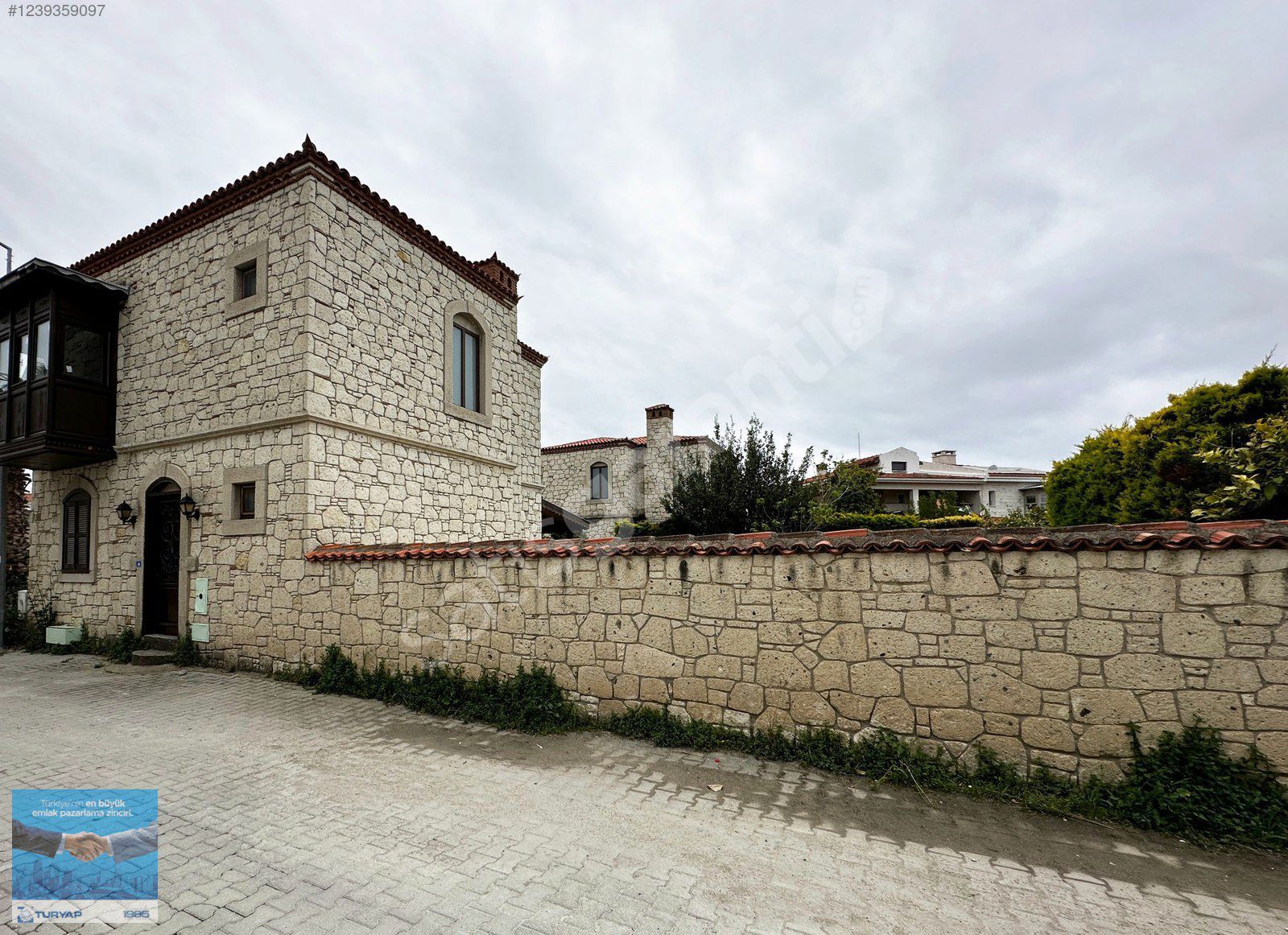 Turyap'tan Alaçatı Merkezde Tek Müstakil 3+1 Geniş Bahçeli Villa