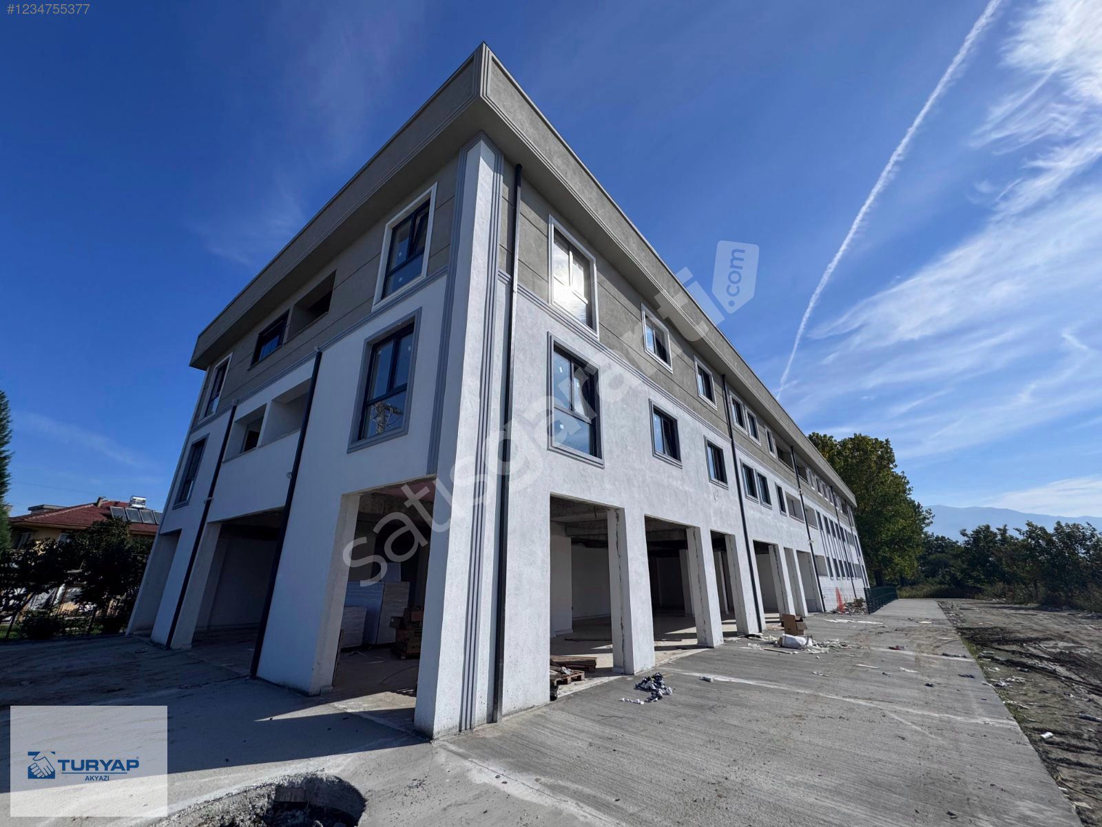 TURYAP AKYAZI'dan CUMHURİYET MAHALLESİ CADDE ÜZERİ SATILIK 2+1