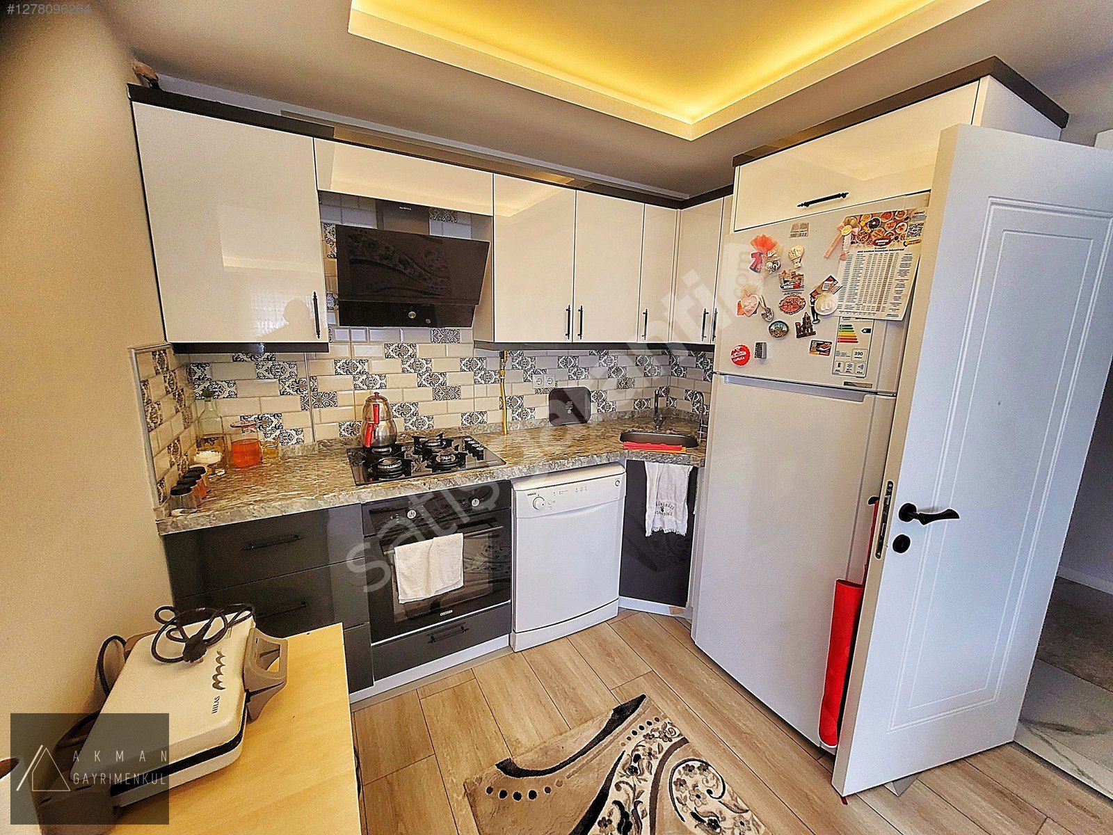 AKMAN/İSTİKLAL'de OKULLAR BÖLGESİ'nde/ÖNÜ AÇIK/FIRSAT 2+1 DAİRE