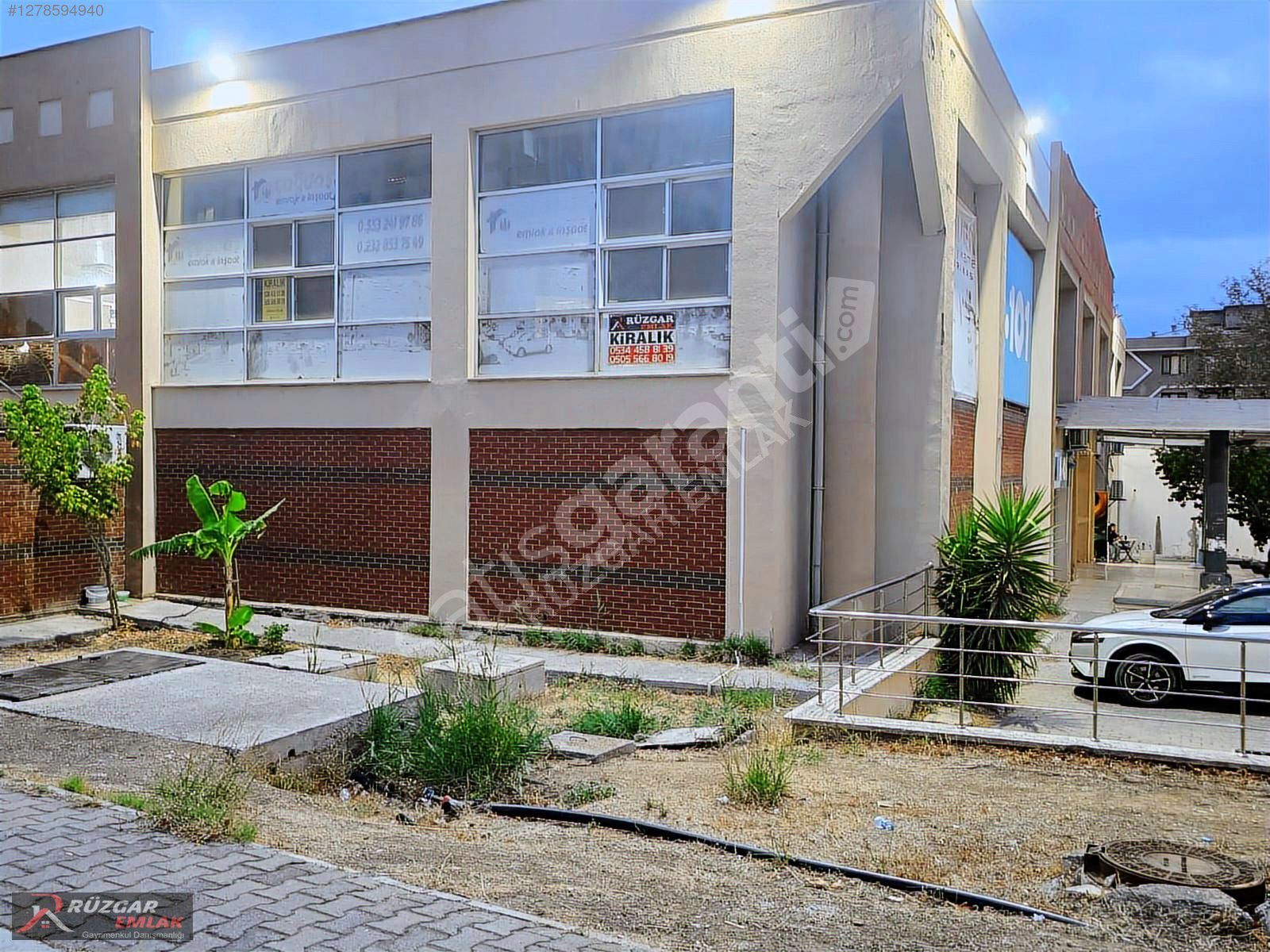 RÜZGAR EMLAKTAN KİRALIK BAHÇELİEVLER DE AVM İÇİ DÜKKAN