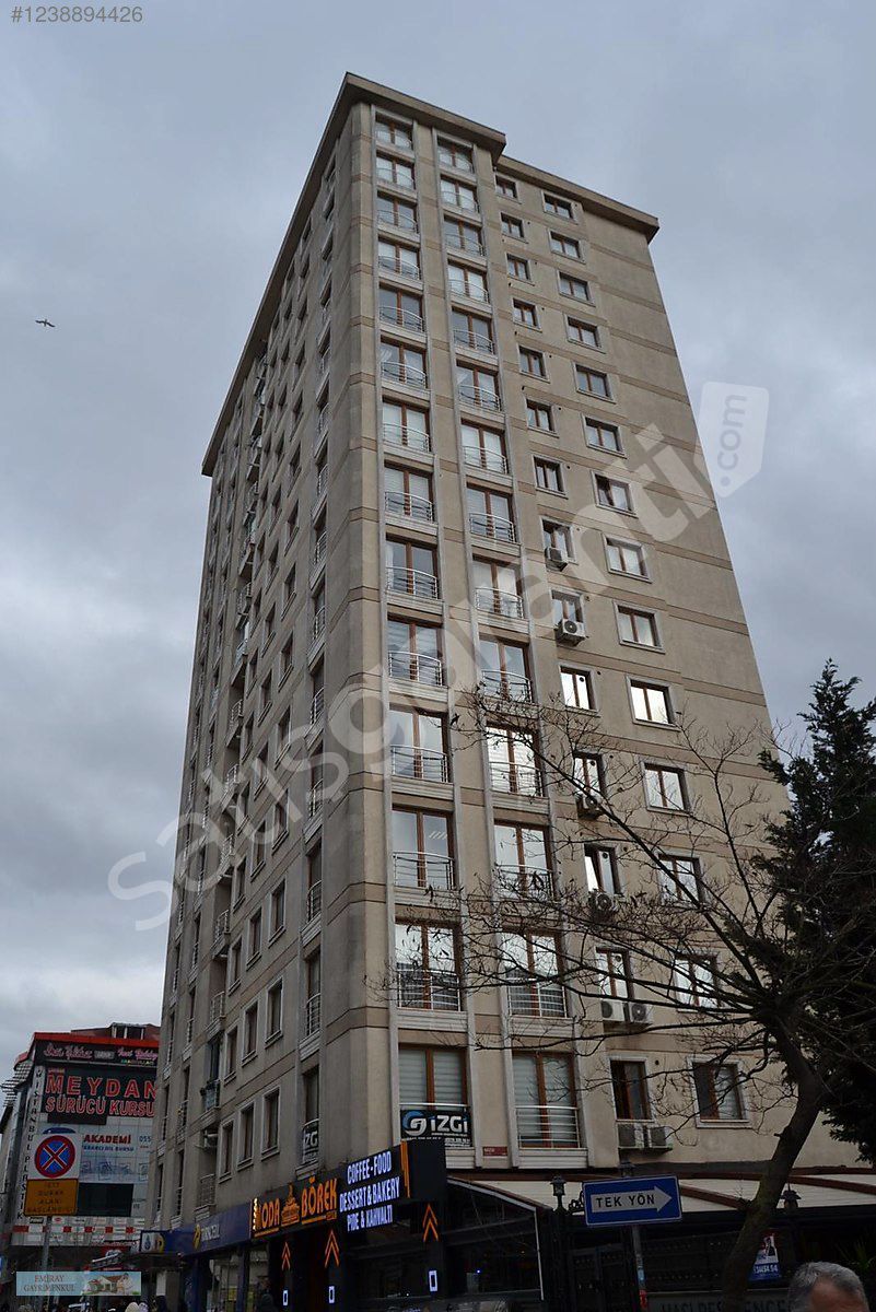 EMİRAY DAN ULAŞIM SORUNU OLMAYAN CADDE ÜZERİ SATILIK 3+1