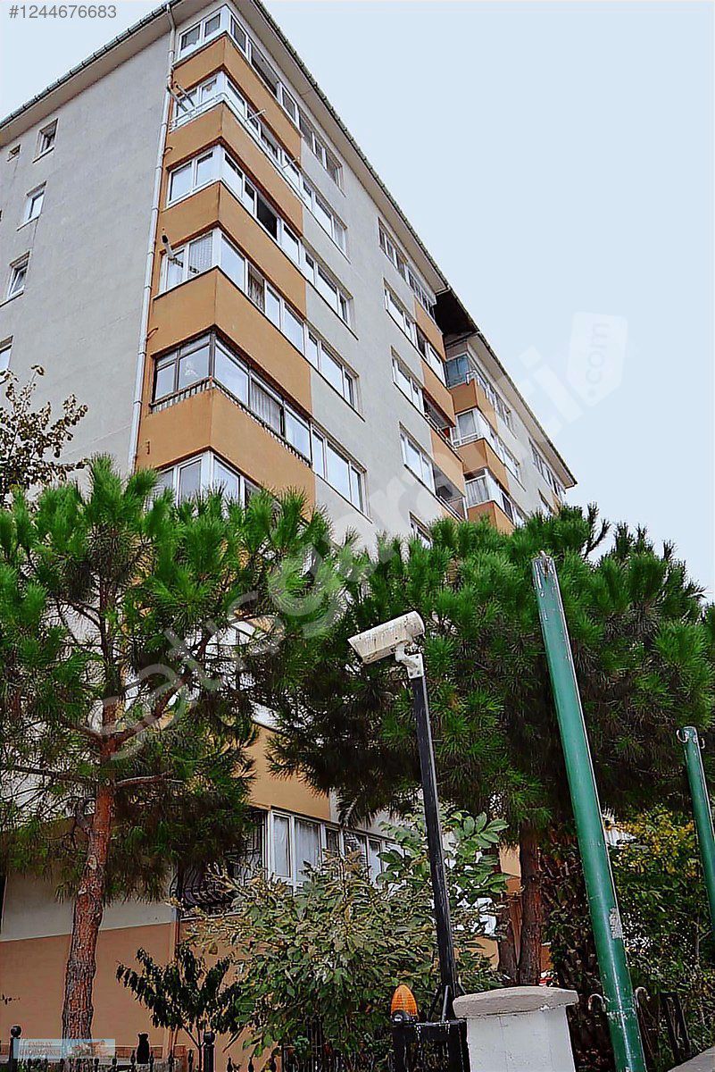 ATAKENT MAHALLESİNDE SEMT PAZARI İÇİNDE SATILIK ARA KATTA 3+1