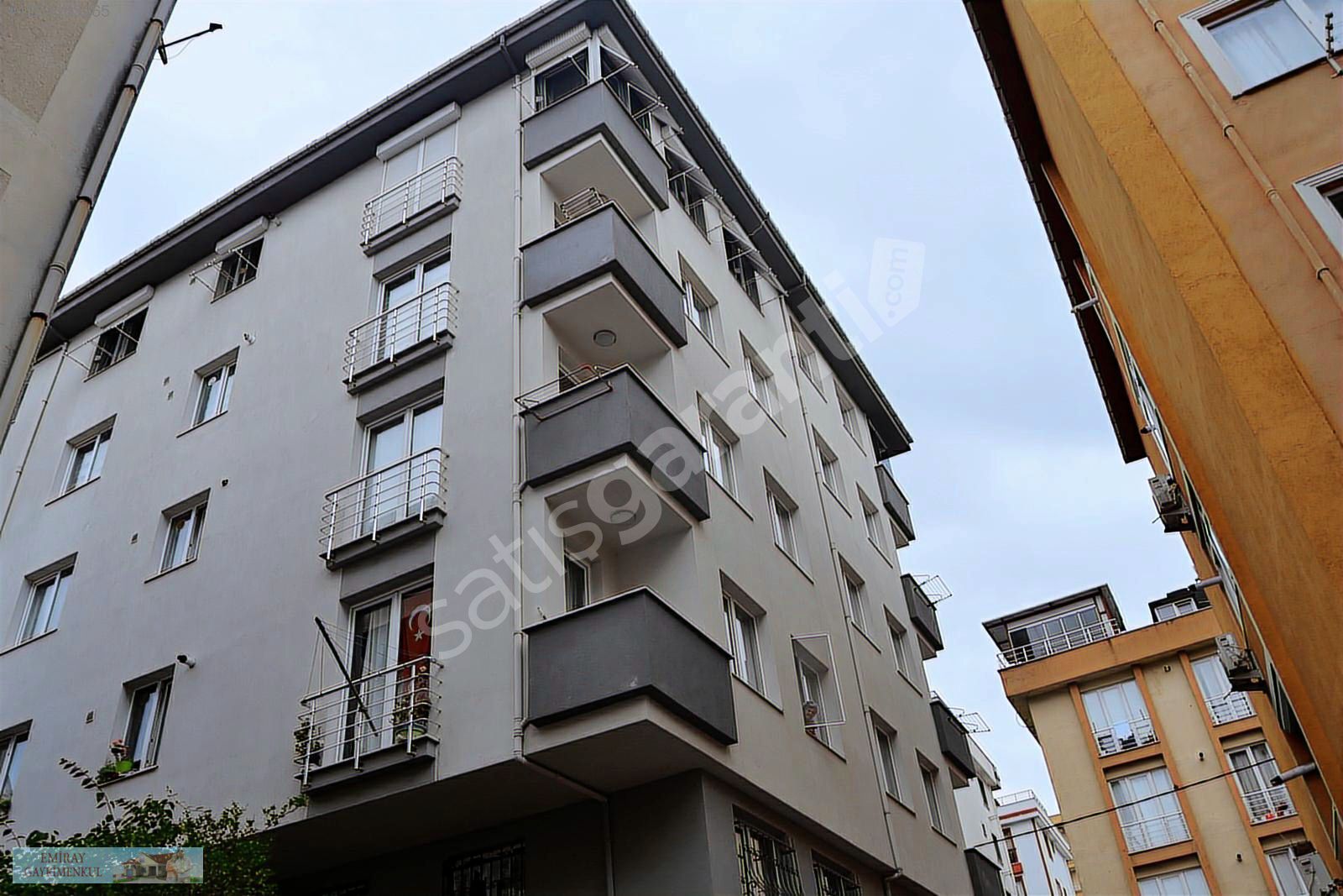 EMİRAY DAN ARMAĞANEVLER MAH.ANA CADDELERE METROYA YAKIN DUBLEKS