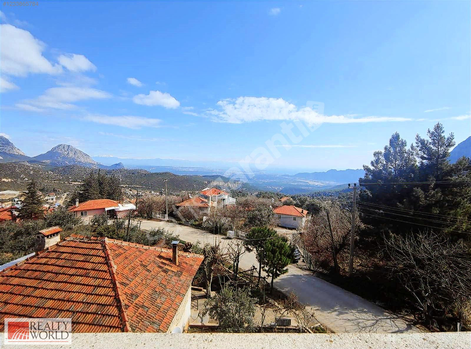 GEYİKBAYIRINDA KÖŞE PARSEL DENİZ MANZARALI DUBLEKS MÜSTAKİL EV