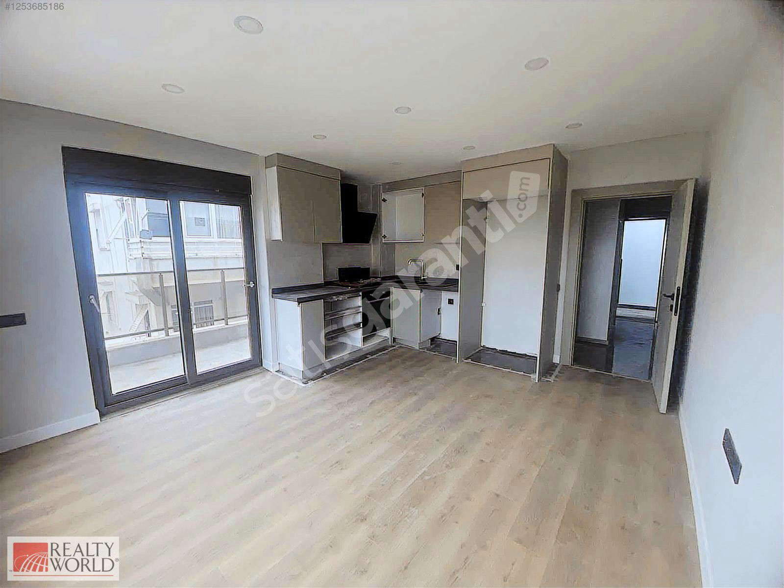 ANTALYA BAHÇELİEVLER'DE SATILIK SIFIR 1+1 ARA KAT DAİRE