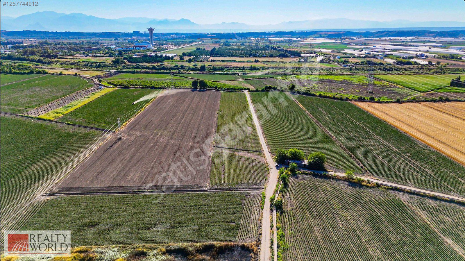 ANTALYA AKSU SOLAKLIDA YATIRIMLIK 10.644 m² SATILIK TARLA