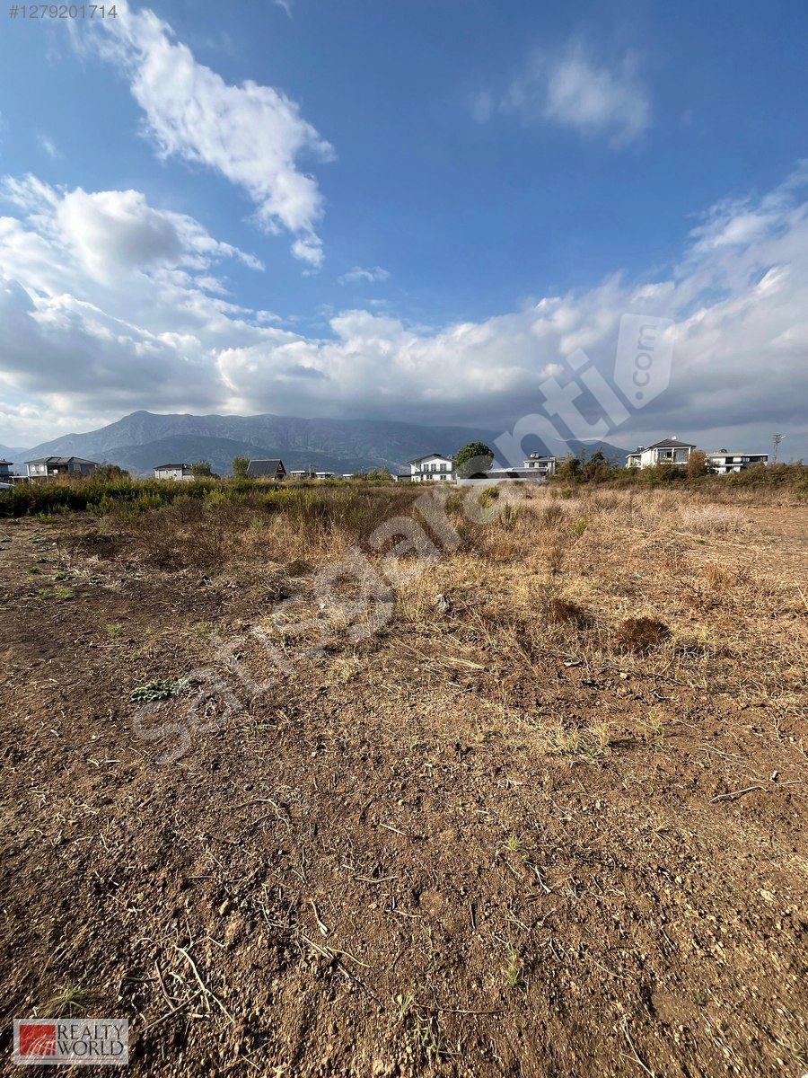 DÖŞEMEALTI YENİKÖY MAHALLESİNDE 557 M2 SATILIK KÖŞE PARSEL