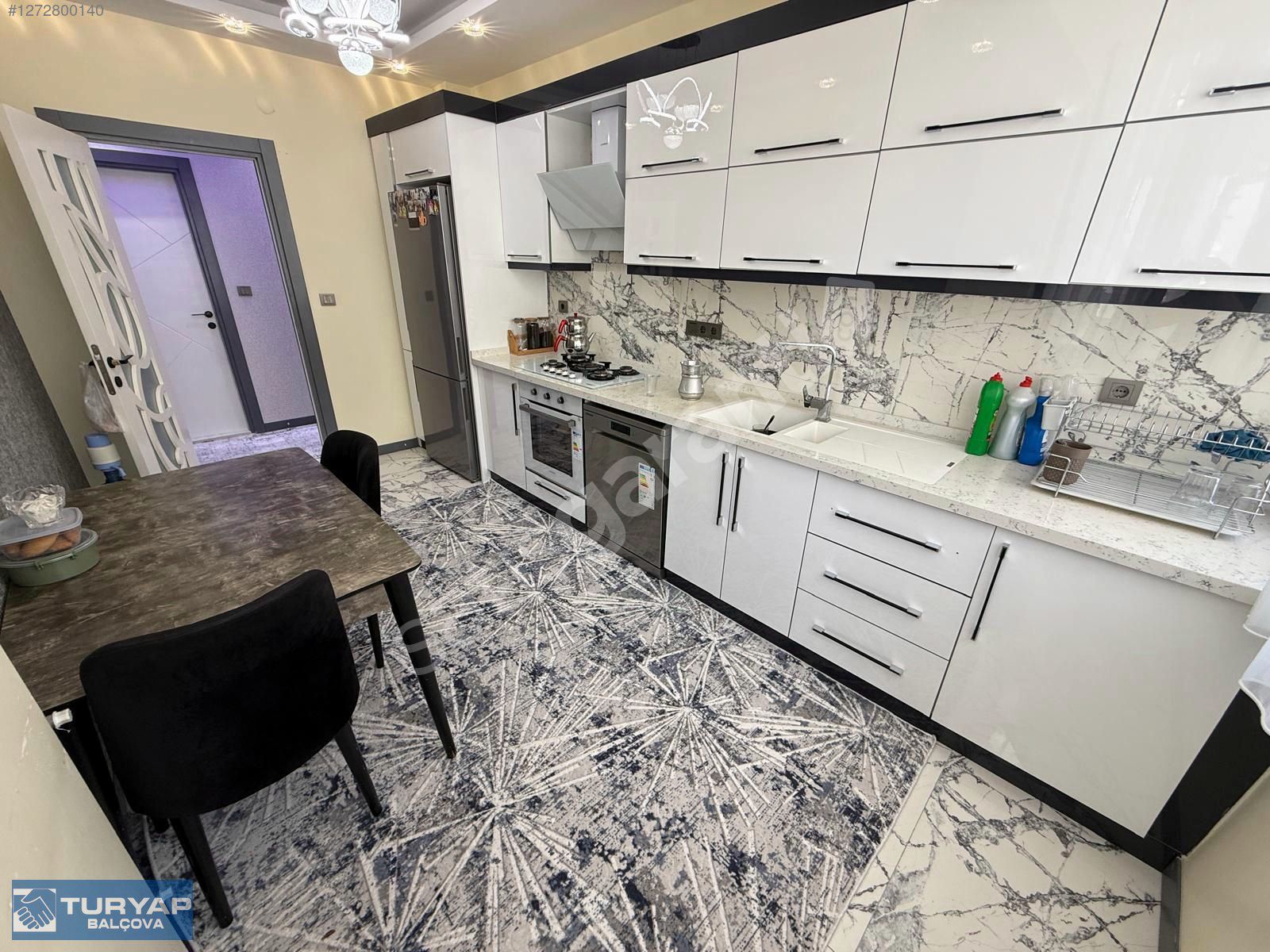 Balçova Sevgi Yolunda Köşe Konumlu,Komple Yapılı 3+1 Geniş Daire