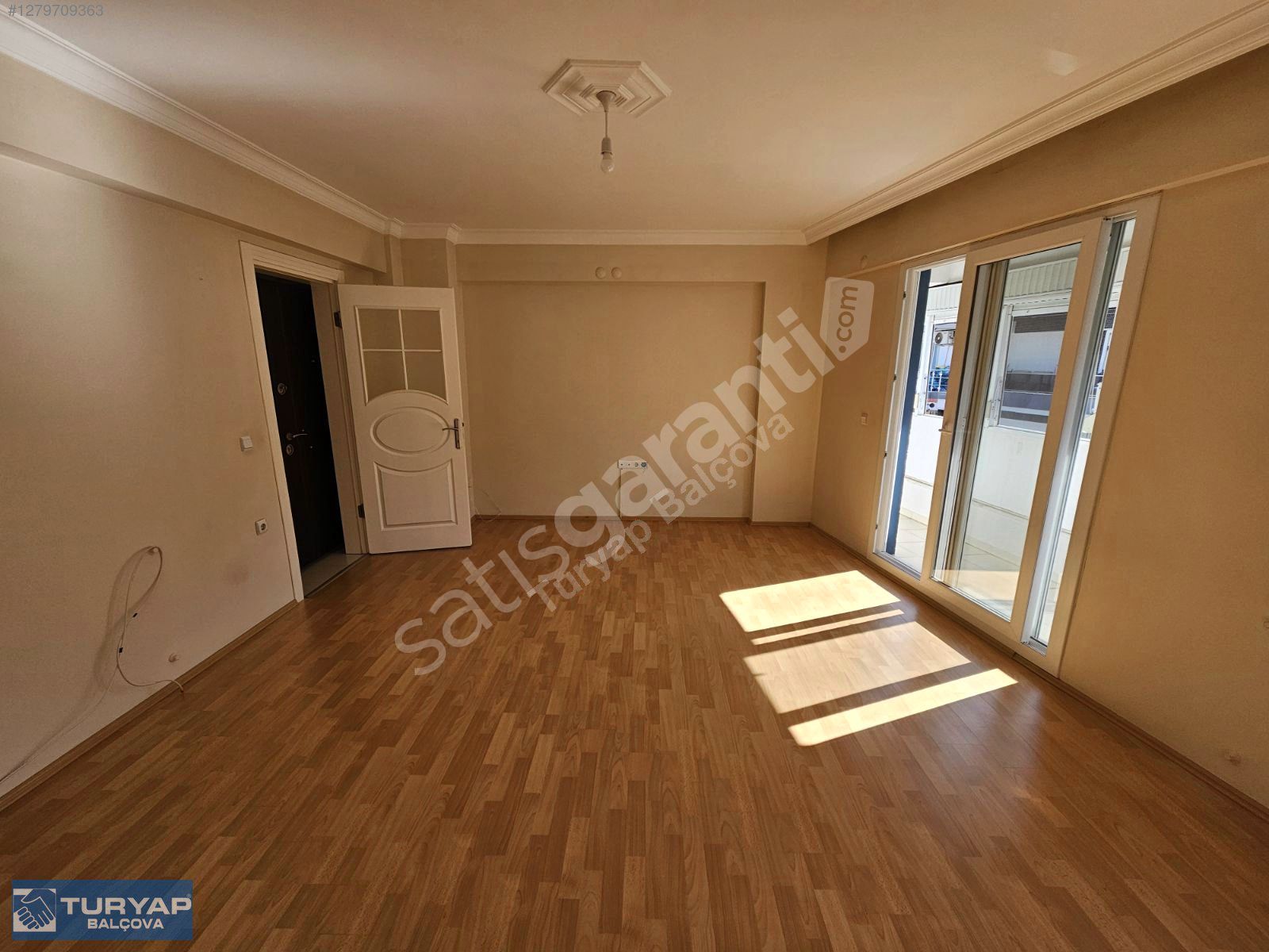 Pazara Marketlere Yürüme Mesafesinde Kapalı Mutfaklı Satılık 2+1