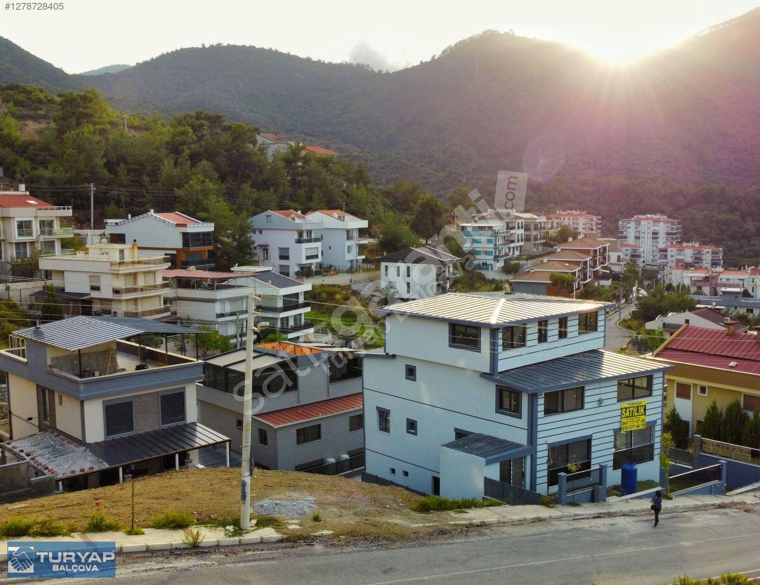 Balçova Çetin Emeç'te sıfır Doğa ve Deniz Manzaralı Villa