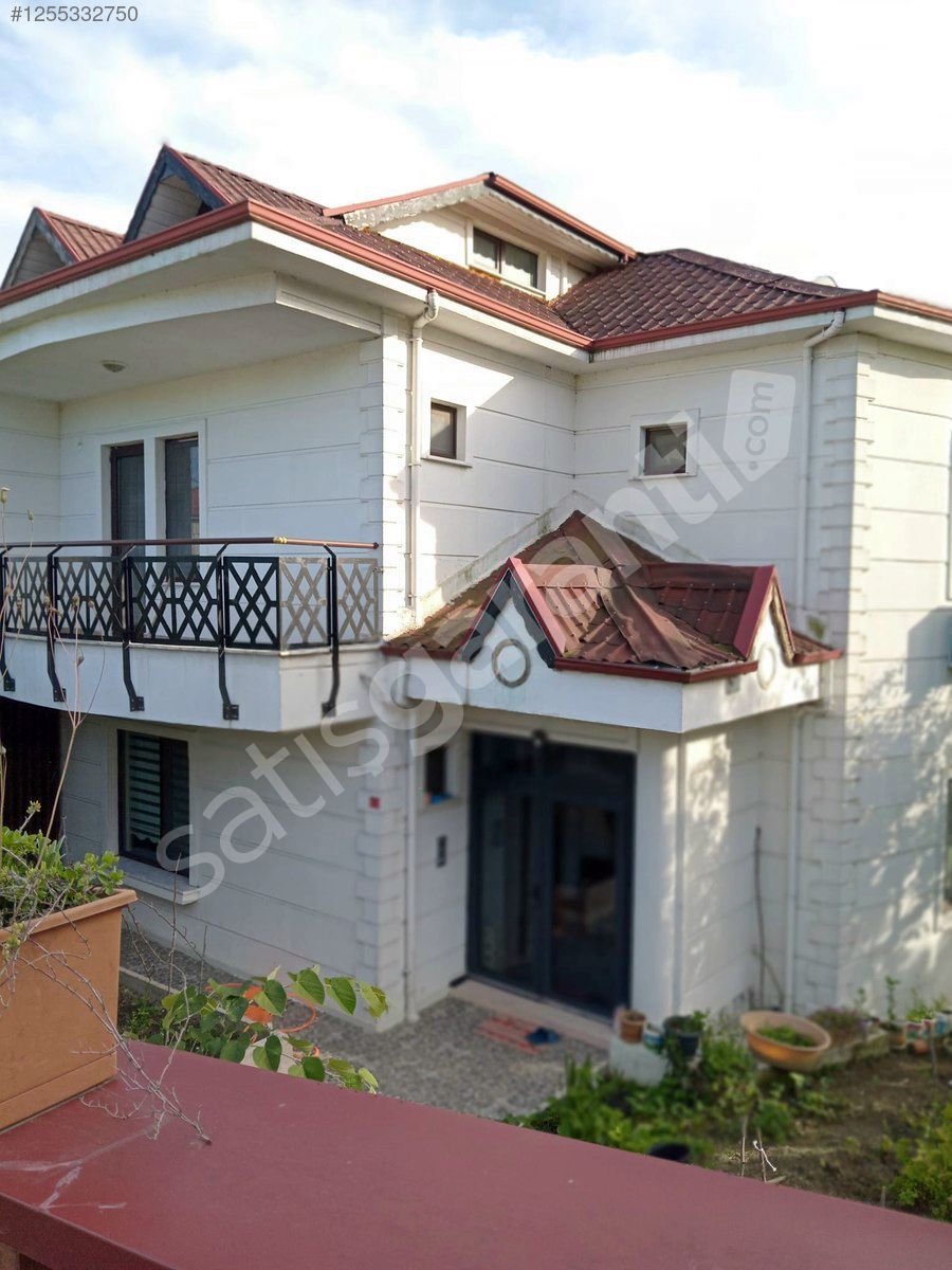 Şiremirçavuş Mahallesinde Doğa İle İç İçe Satılık Villa