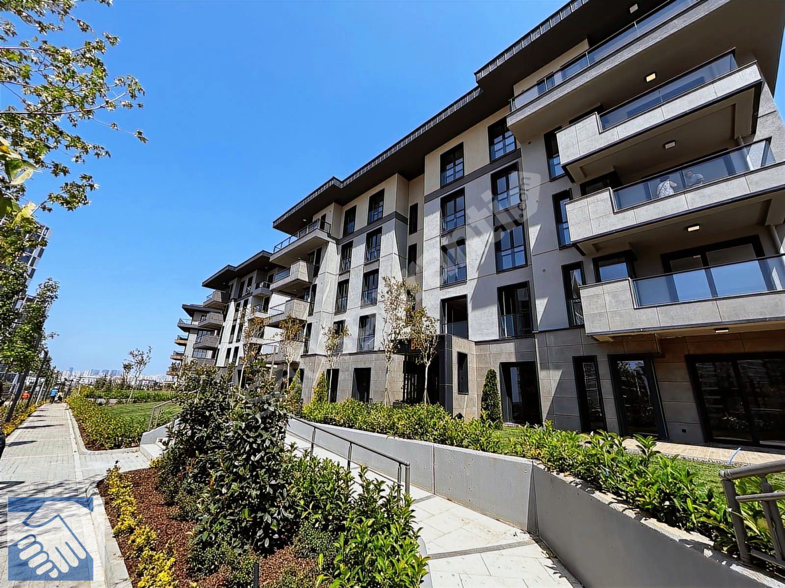 TURYAP'TAN TEMA İSTANBUL 2 DE KISA KATLI 138M2 SATILIK 2+1 DAİRE