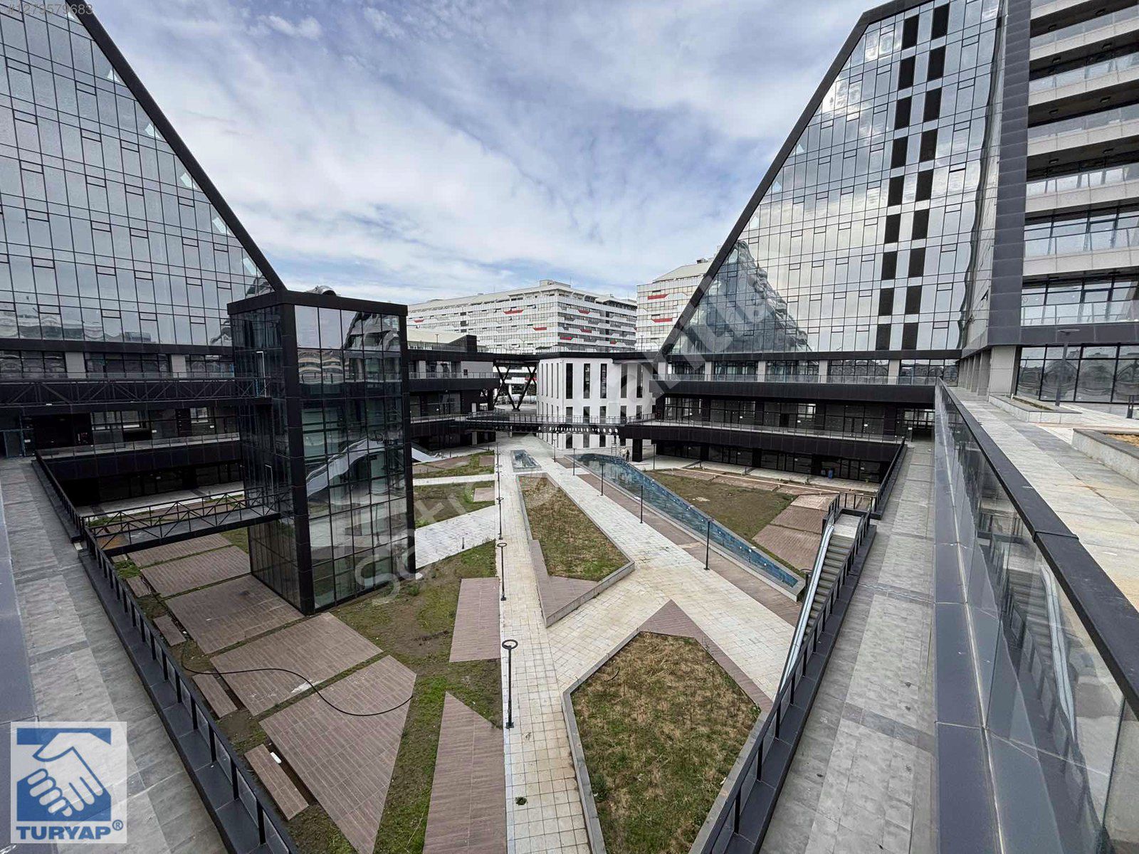 TURYAPDAN İSTMALL BİOS AVM DE TERAS TAHSİSLİ SATILIK DÜKKAN