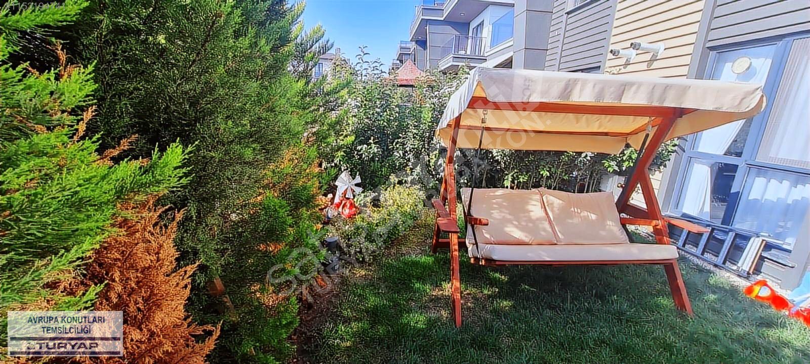 TRAKPARK SİTESİNDE DENİZ MANZARALI BAHÇELİ SATILIK VİLLA