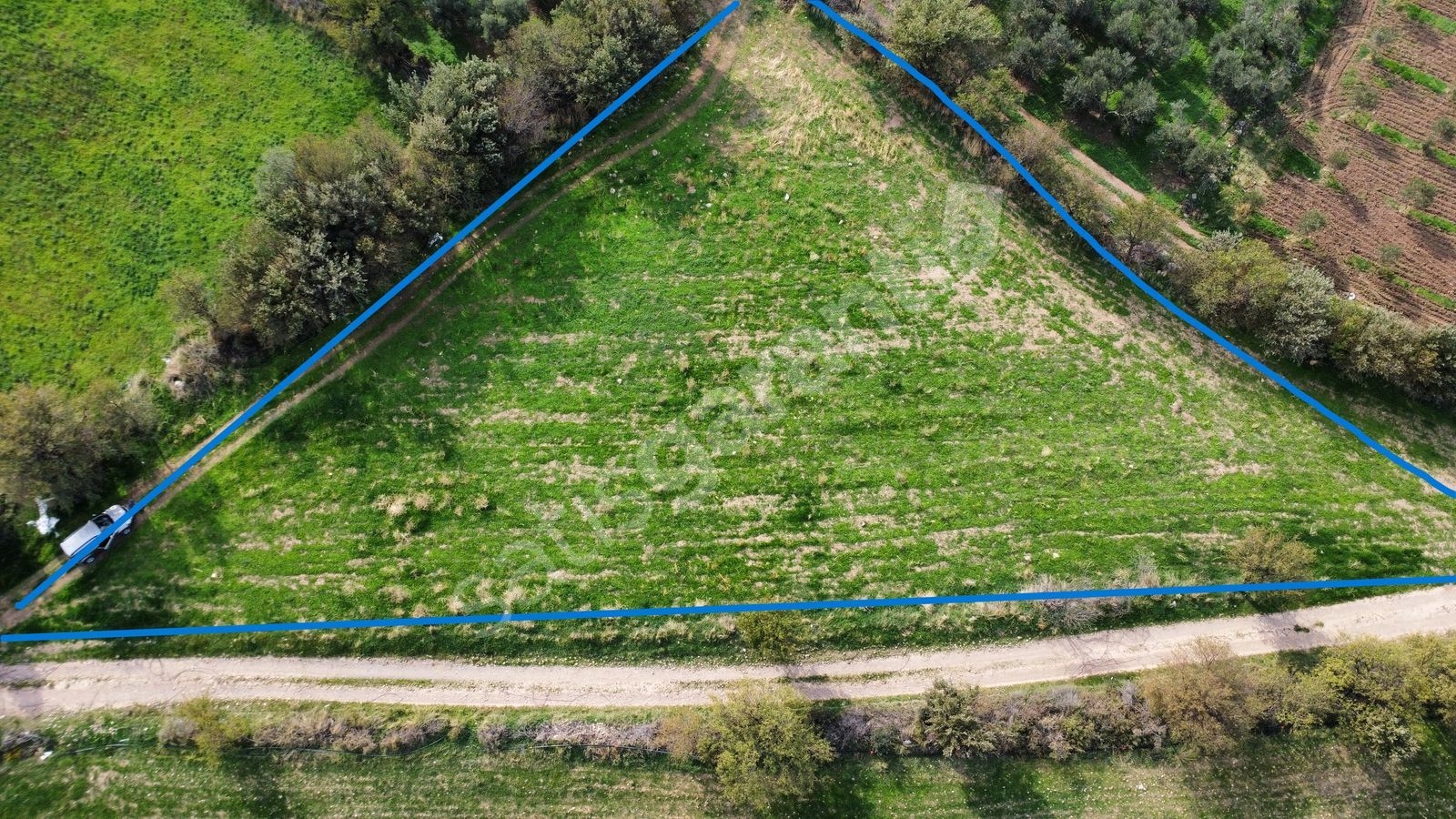 HAN EMLAK OTOMOTİV'DEN KÖSEDERE KÖYÜNDE 2908 m2 SATILIK TARLA