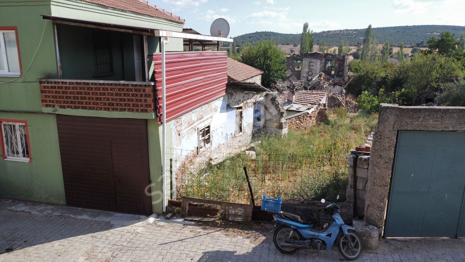  EZİNE BAHÇELİ KÖYÜNDE İMARLI 226 m2 ARSA HAN EMLAK OTOMOTİV'DEN