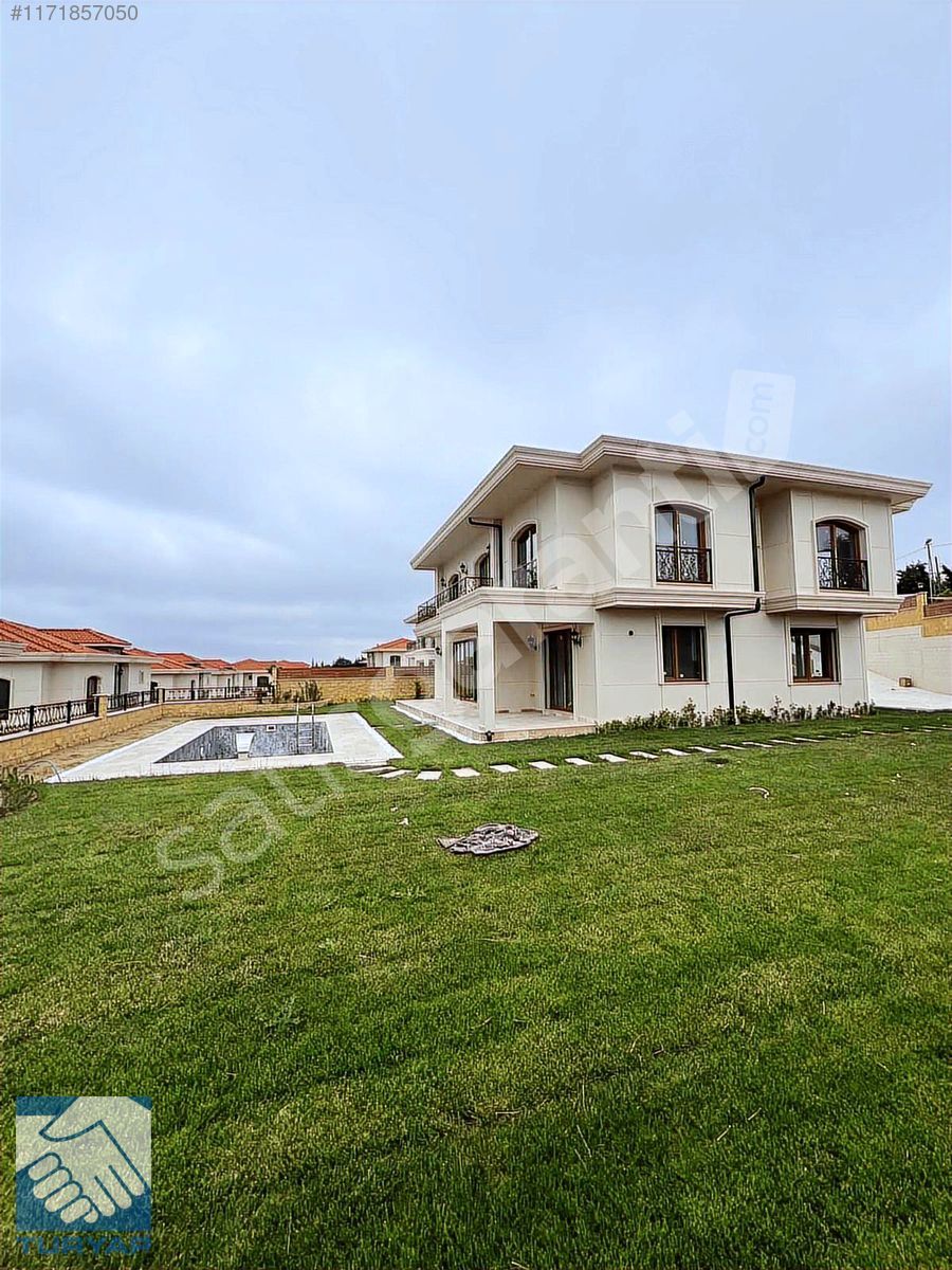 SİLİVRİ SELİMPAŞA İNCİ KONAKLARINDA SATILIK MUHTEŞEM VİLLA