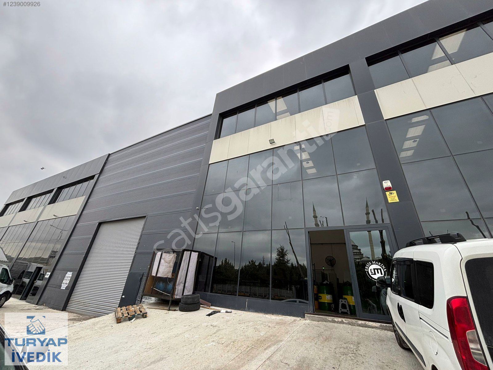 KERESTECİLER SANAYİ SİTESİNDE 150m2 SATILIK DÜKKAN