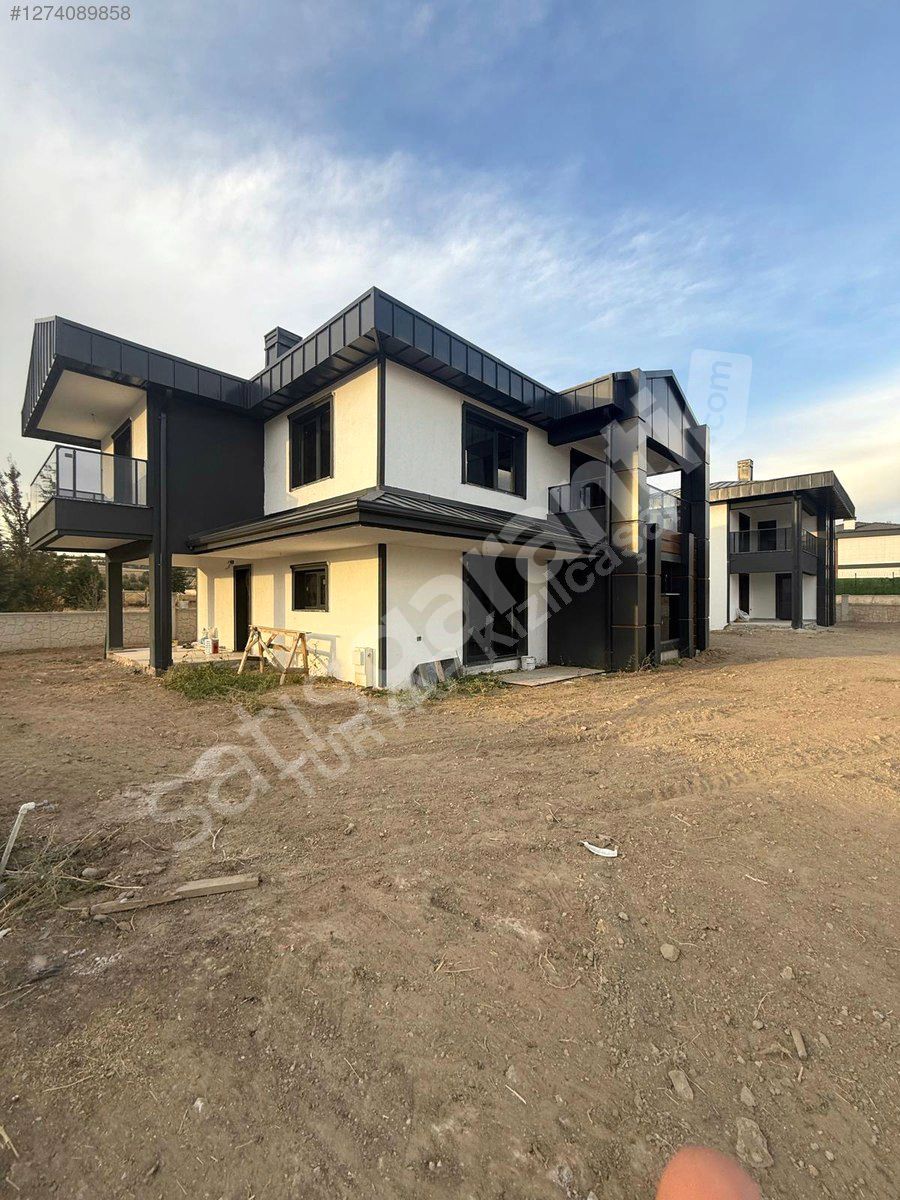 Ankara Gölbaşı Karşıyakada Lüks Villa Yatırım ve Oturum İçin