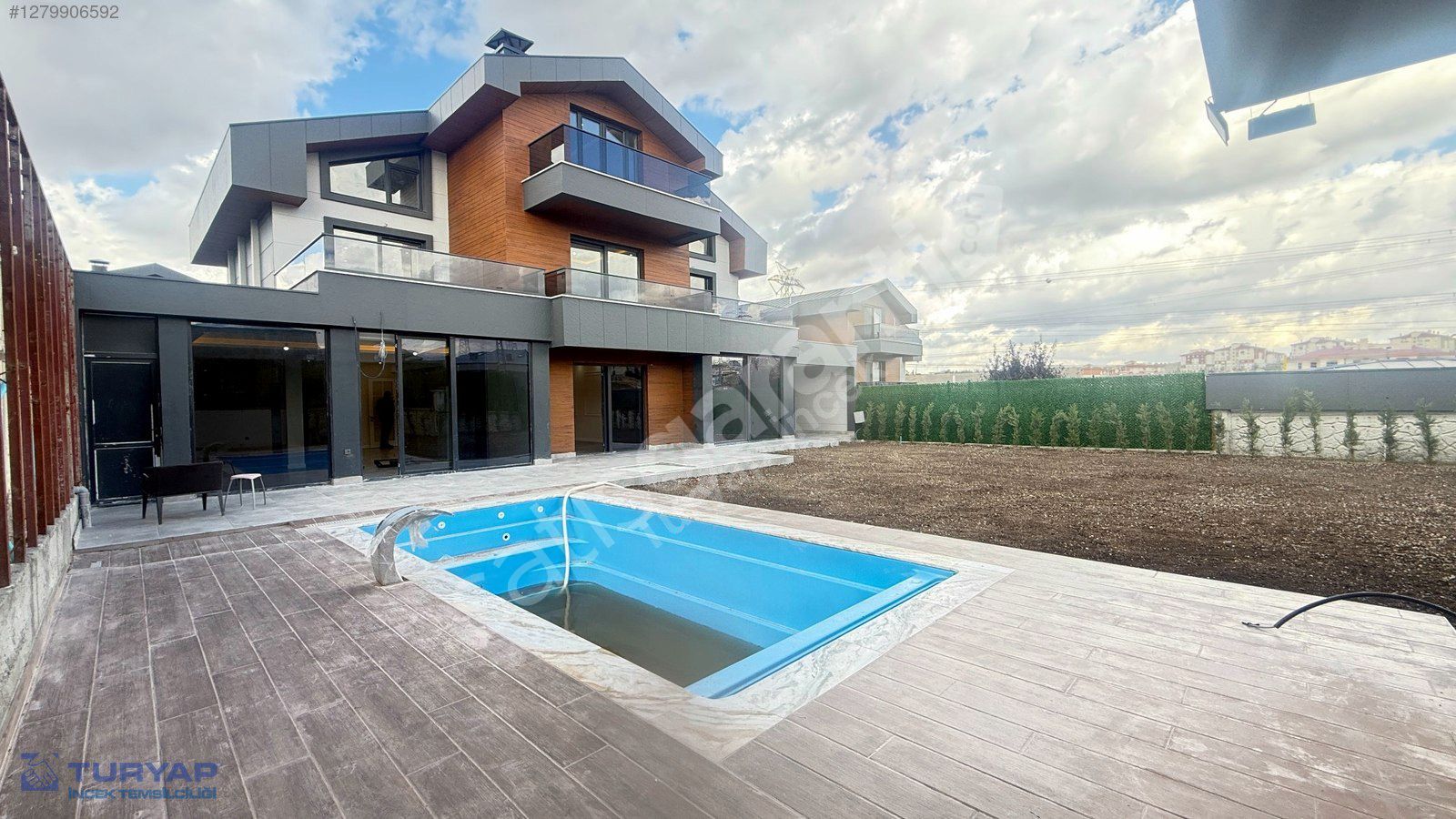 Gölbaşı Asansörlü Havuzlu 7+2 Sıfır Lüks Müstakil Satılık Villa