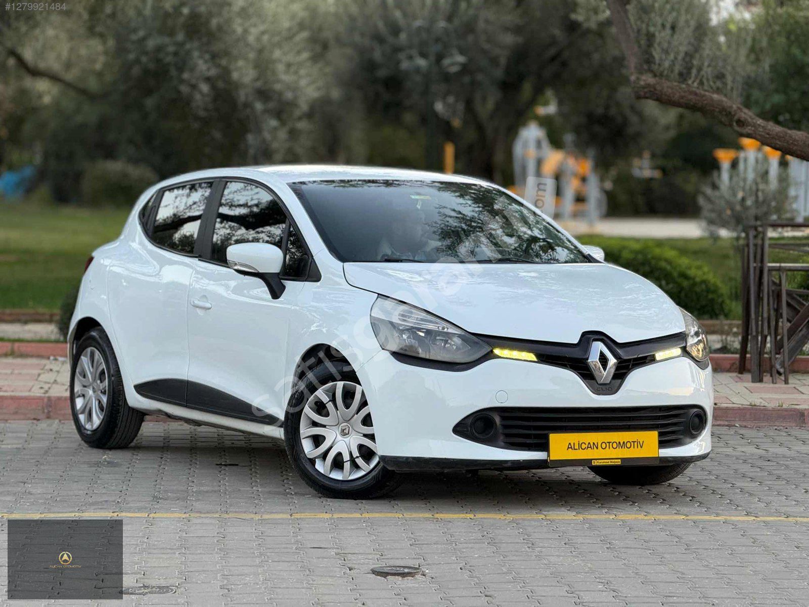 ALICAN OTOMOTİVDEN DEĞİŞENSİZ HATASIZ AYARINDA 2015 MODEL CLIO