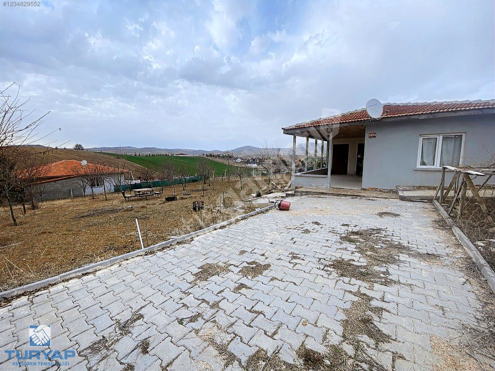 SİRKELİ'DE TAPULU ELEKTİRİK SU BAĞLI 60M² EV 1000M²HOBİ BAHÇESİ