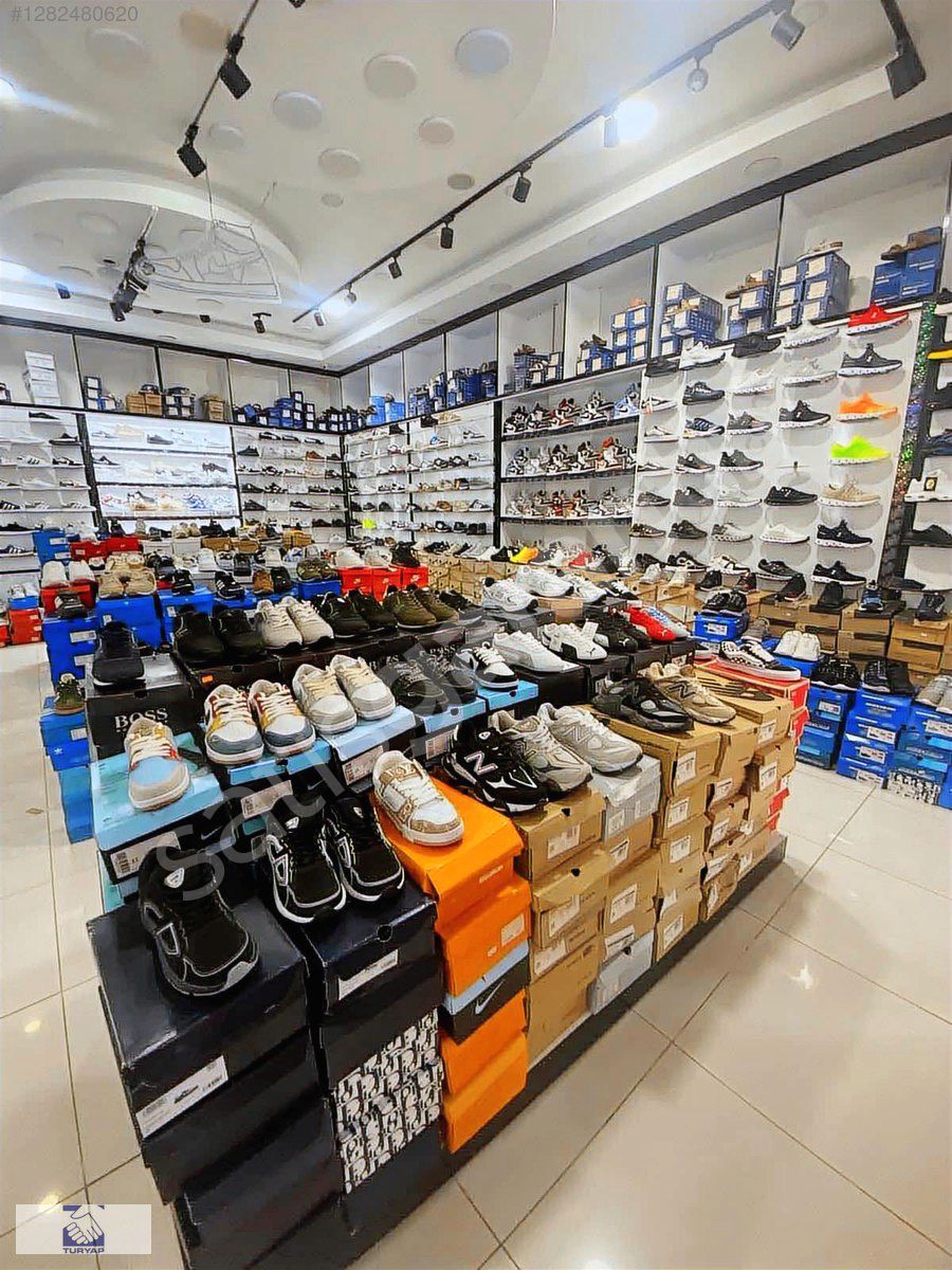 KUMKÖY'DE TURİZMİN KALBİNDE AYAKKABI MAĞAZAMIZ DEVREDİYOR