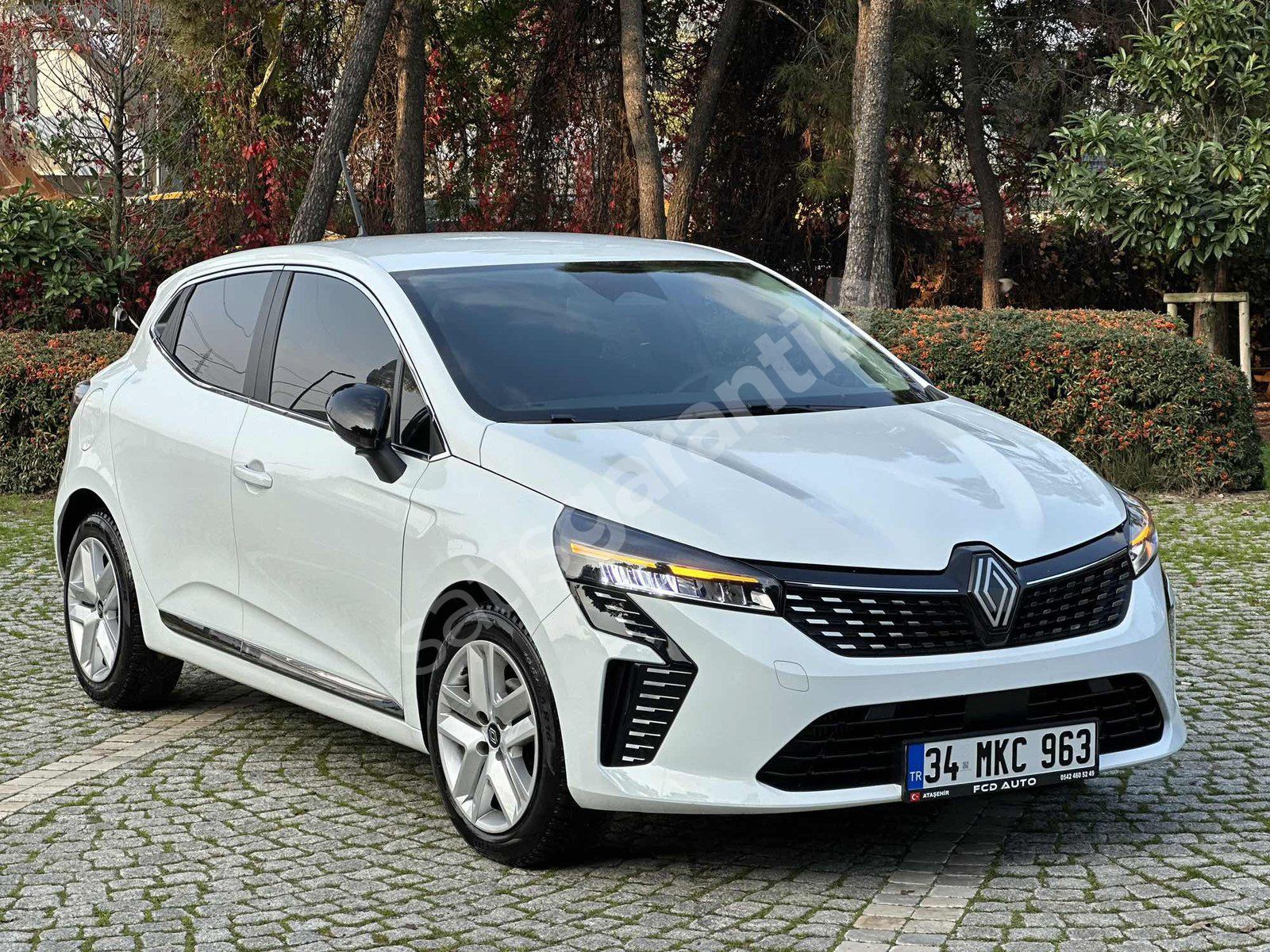 RENAULT CLİO 1.0 TCe EVOLUTİON GSR2 OTOMATİK VİTES 20.000 KM