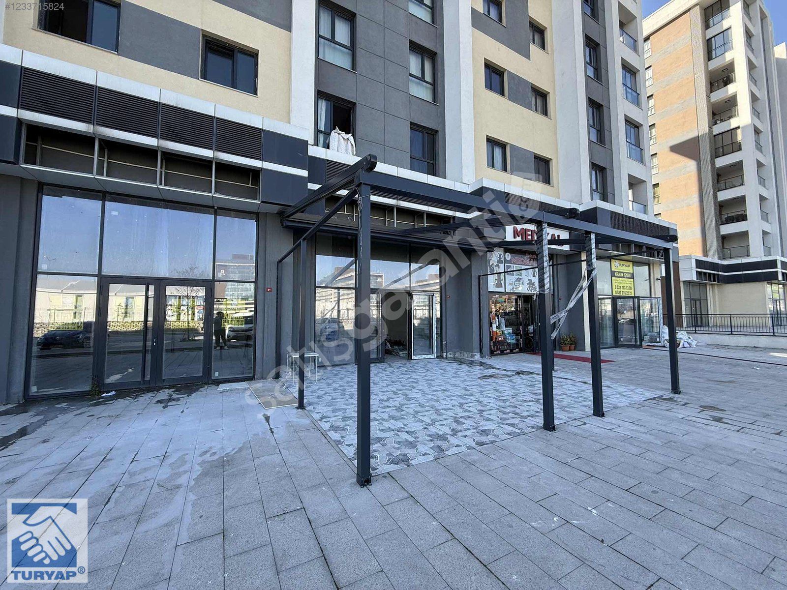 AVRASYA CADDE DÜKKANLARI KİRALIK HASTANE CEPHE 134 M2 BOŞ DÜKKAN