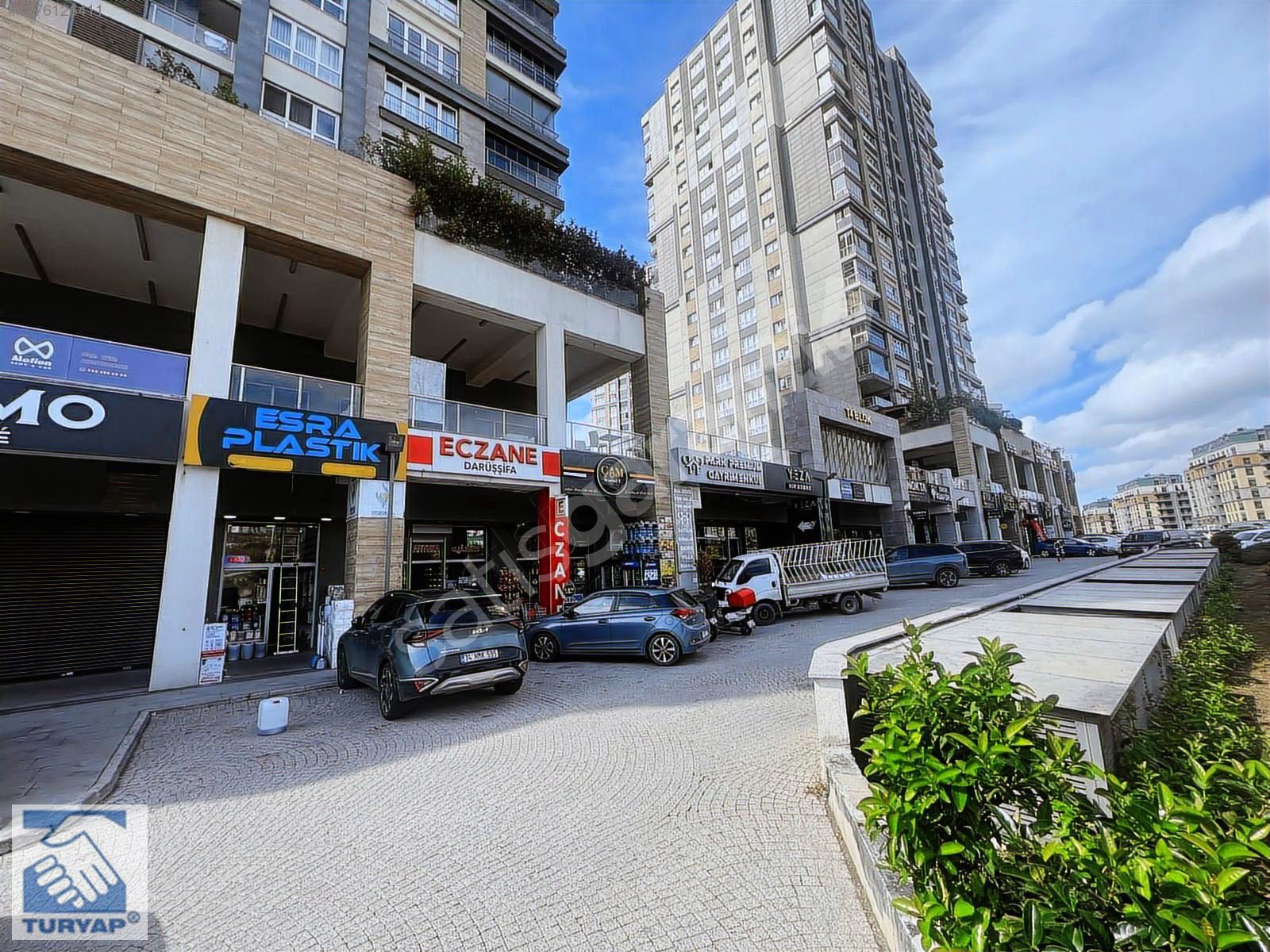 KAYAŞEHİR PARK MAVERA 2 DE DÜZ GİRİŞ CADDE CEPHE SATILIK İŞYERİ