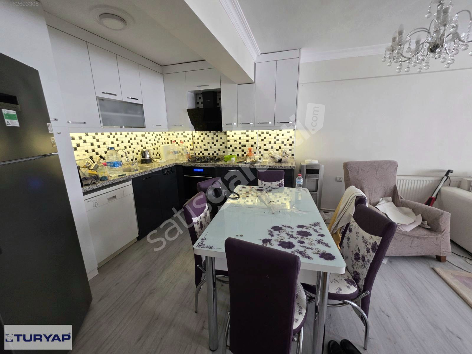 Bornova Merkezde Doğalgazlı Eşyalı 3+1 Kiralık Daire